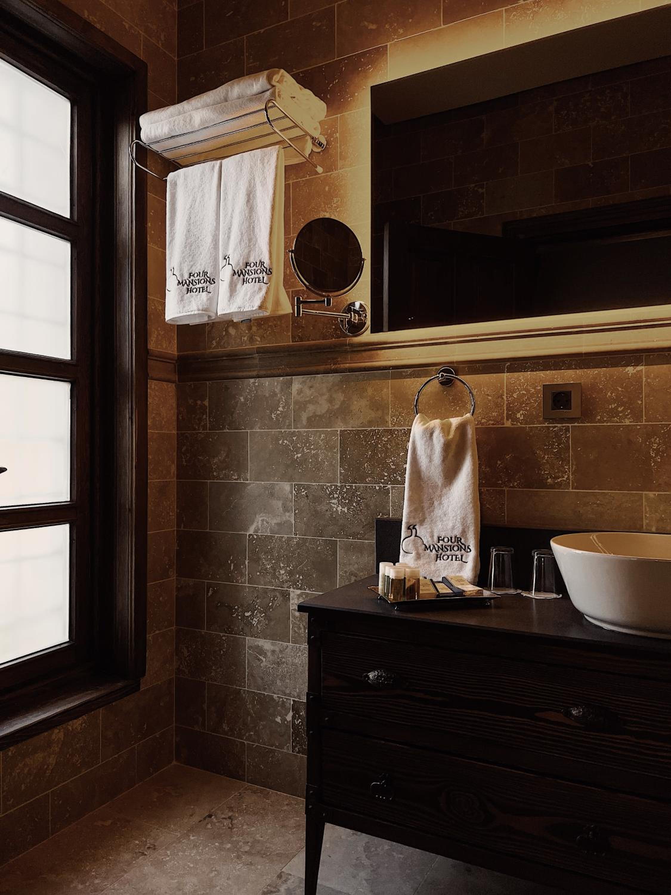Superior Suite - Photo 4