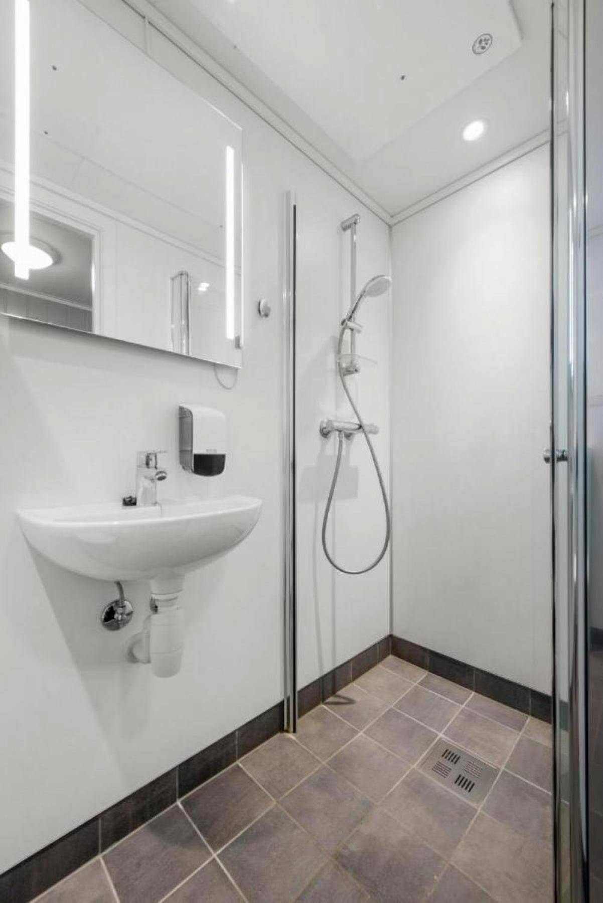 Single Room with Private Bathroom photo 2