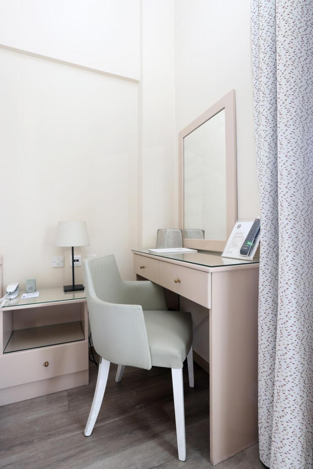 Single Room photo 2
