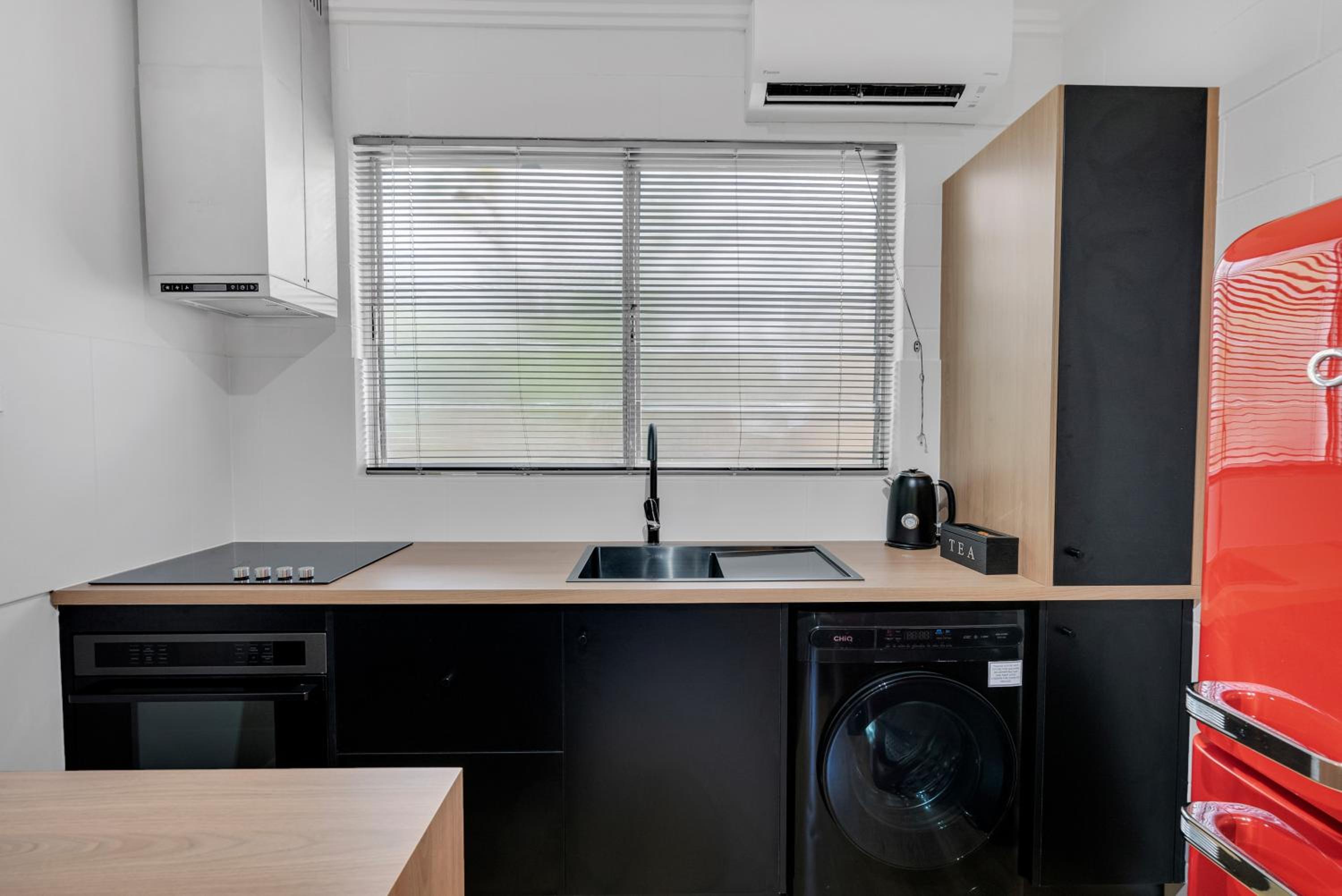 Two-Bedroom Apartment with direct pool access photo 2