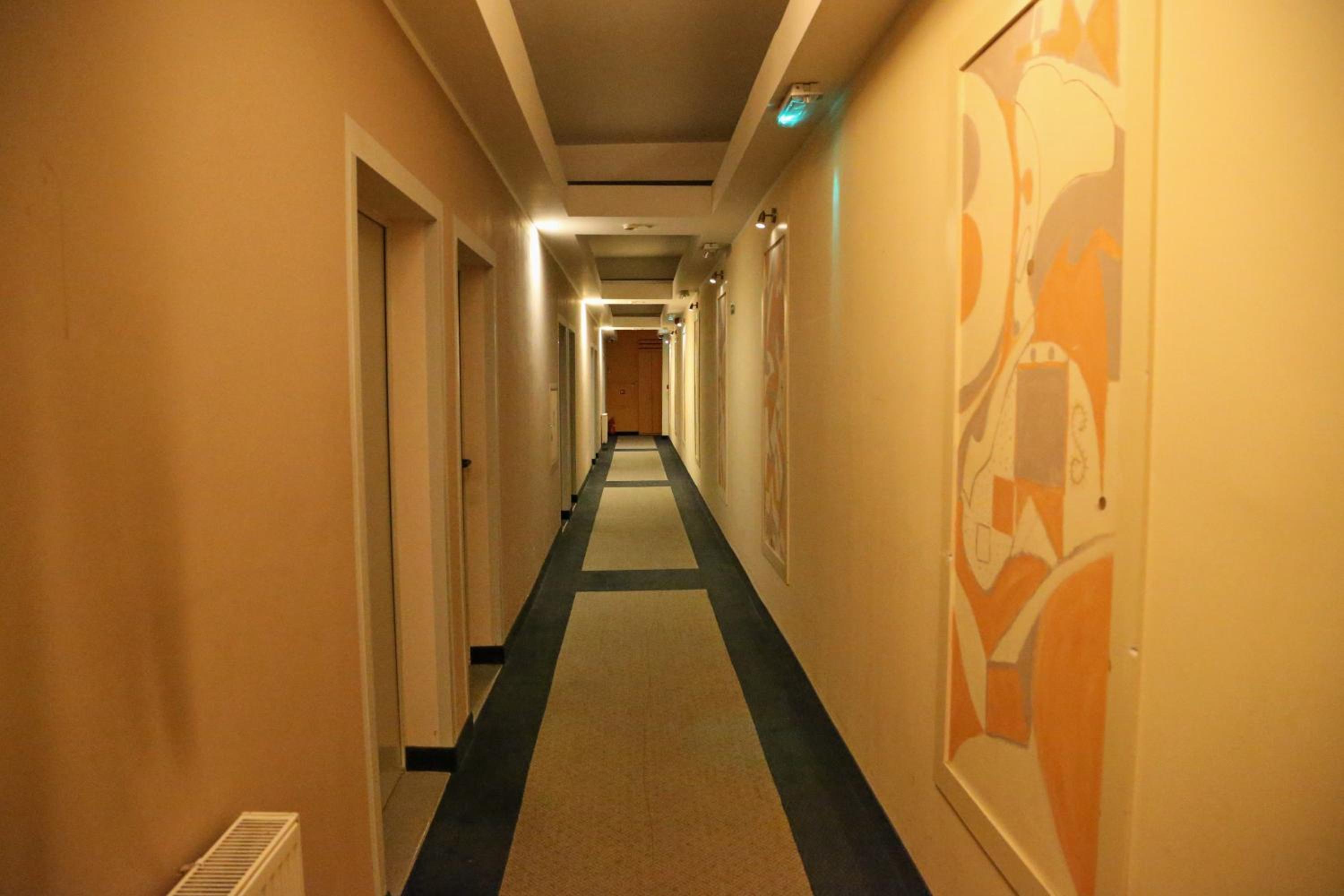 Twin Room with Private Bathroom - Photo 2
