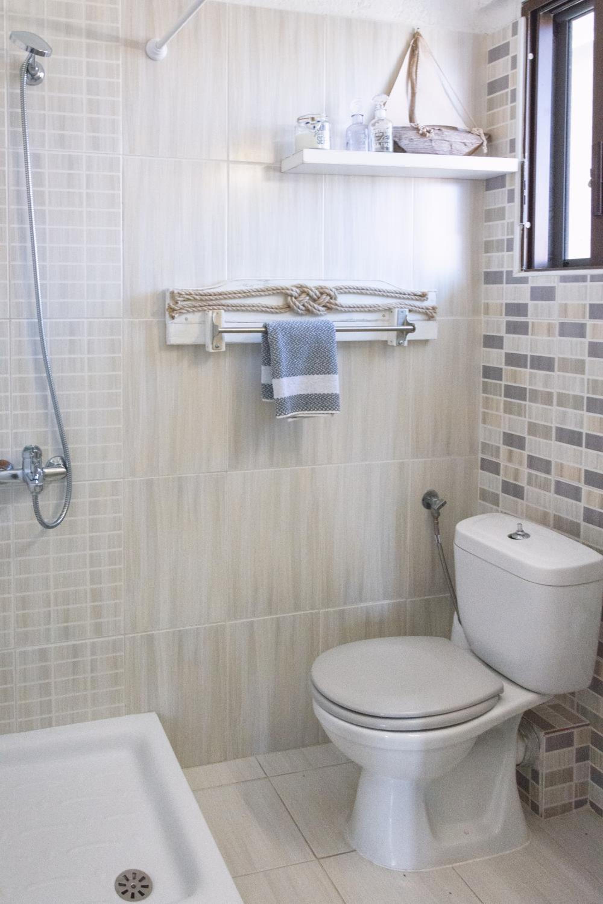 Premium Quadruple Room - Photo 9