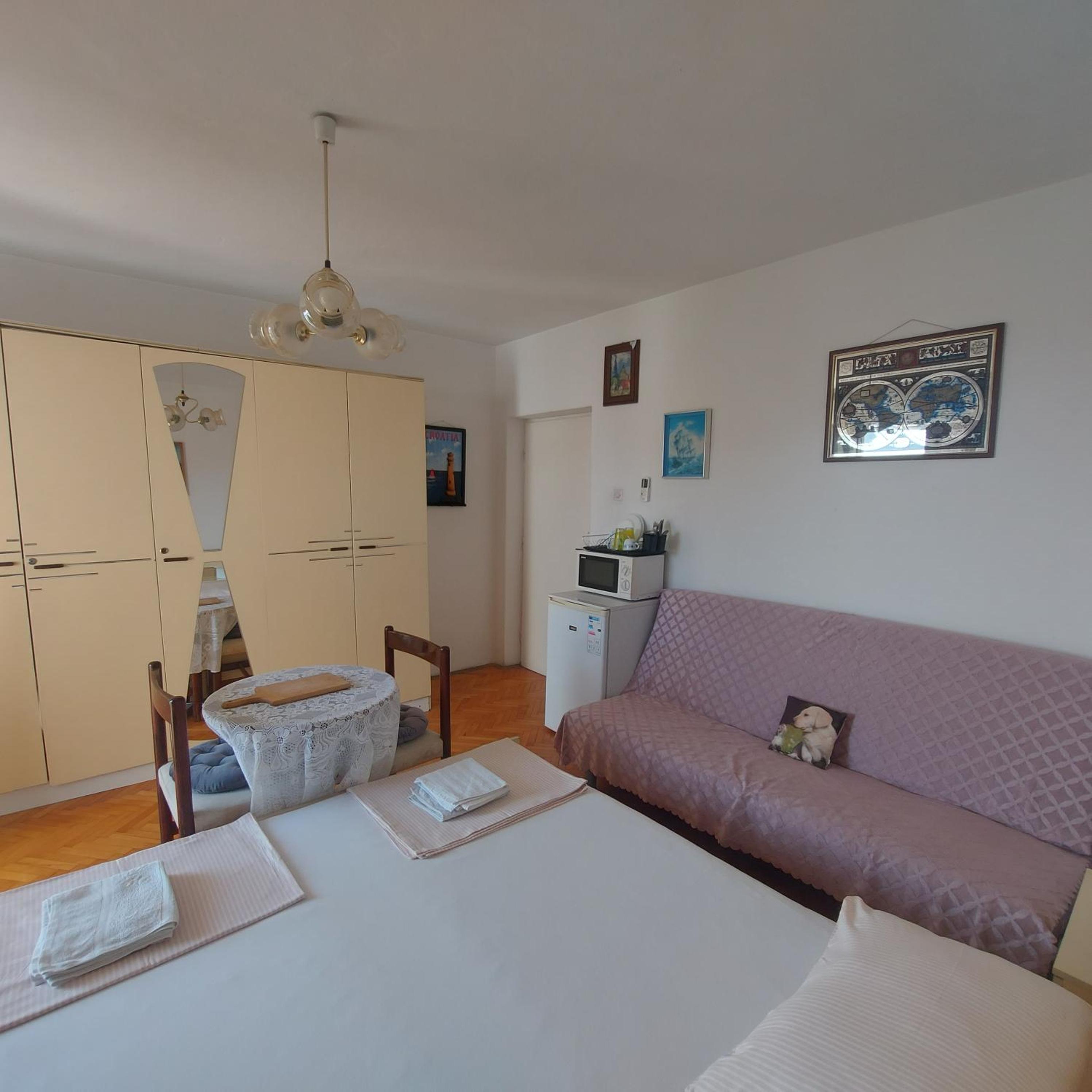 Standard Triple Room with Shower and Shared Kitchen