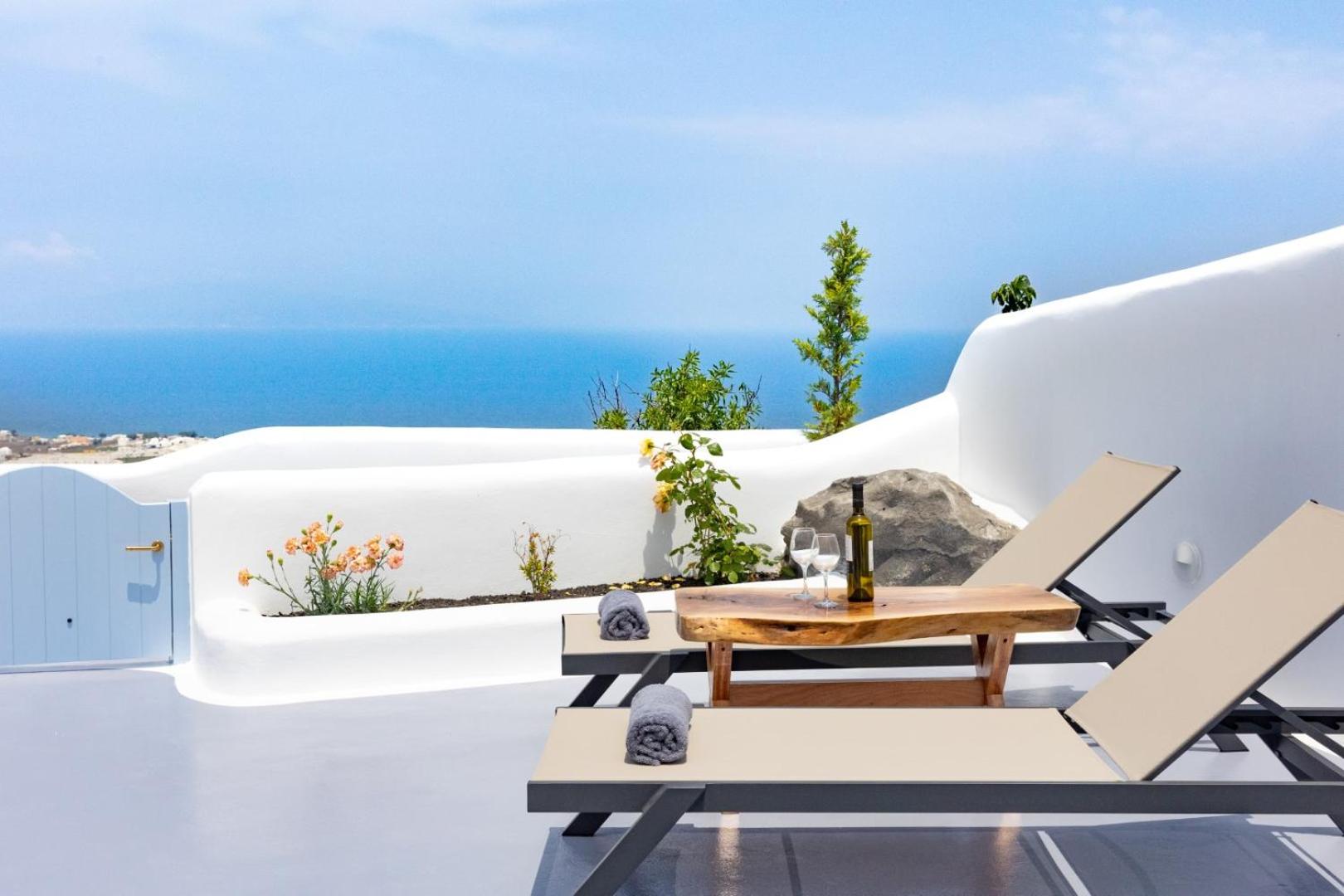 Iconic Cave Suite with Jetted & Heated Plunge Pool, Sea & Sunset View photo 2