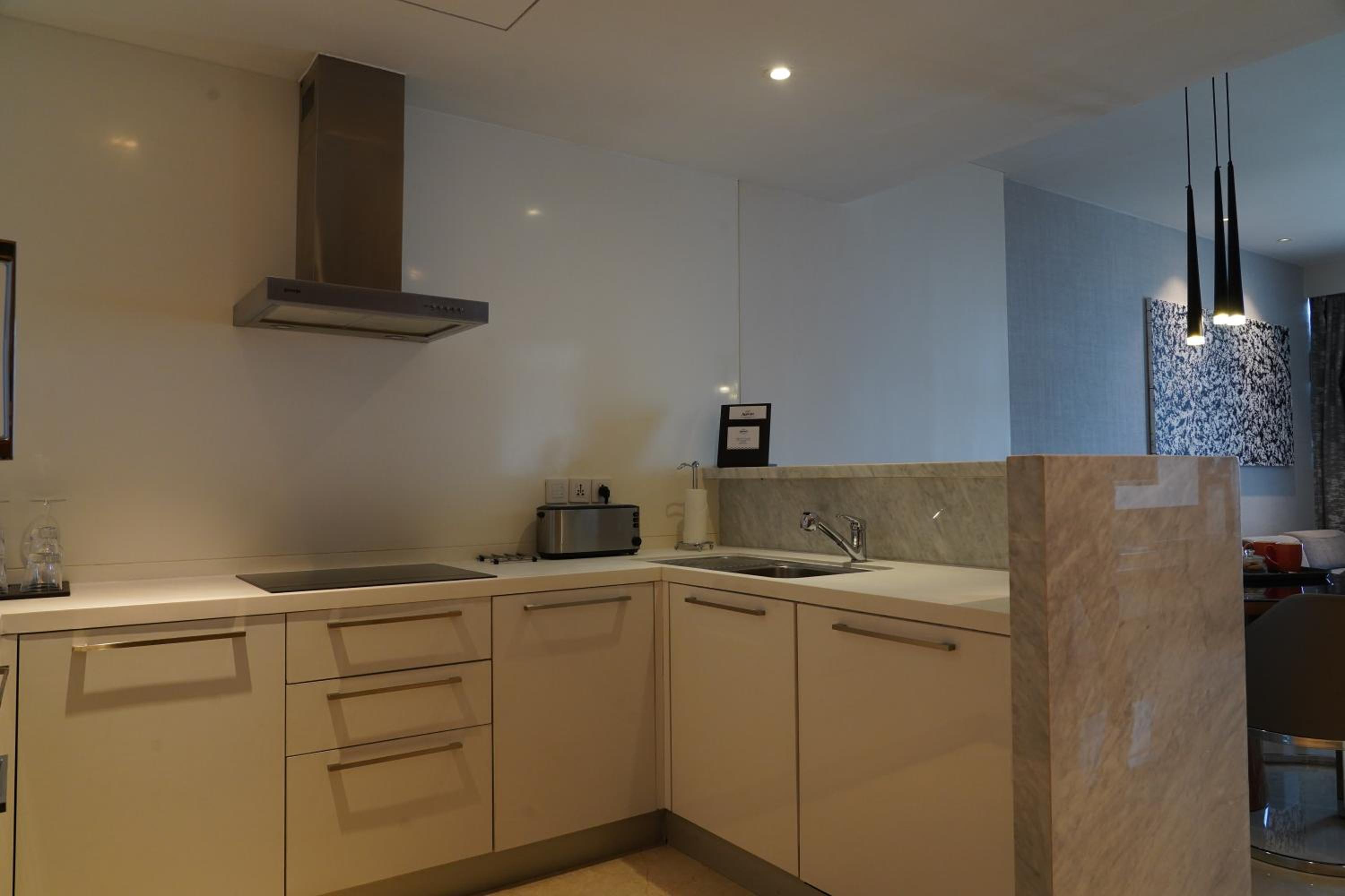Larger Two Bedroom Apartment with City View - 1700 sqft  photo 3