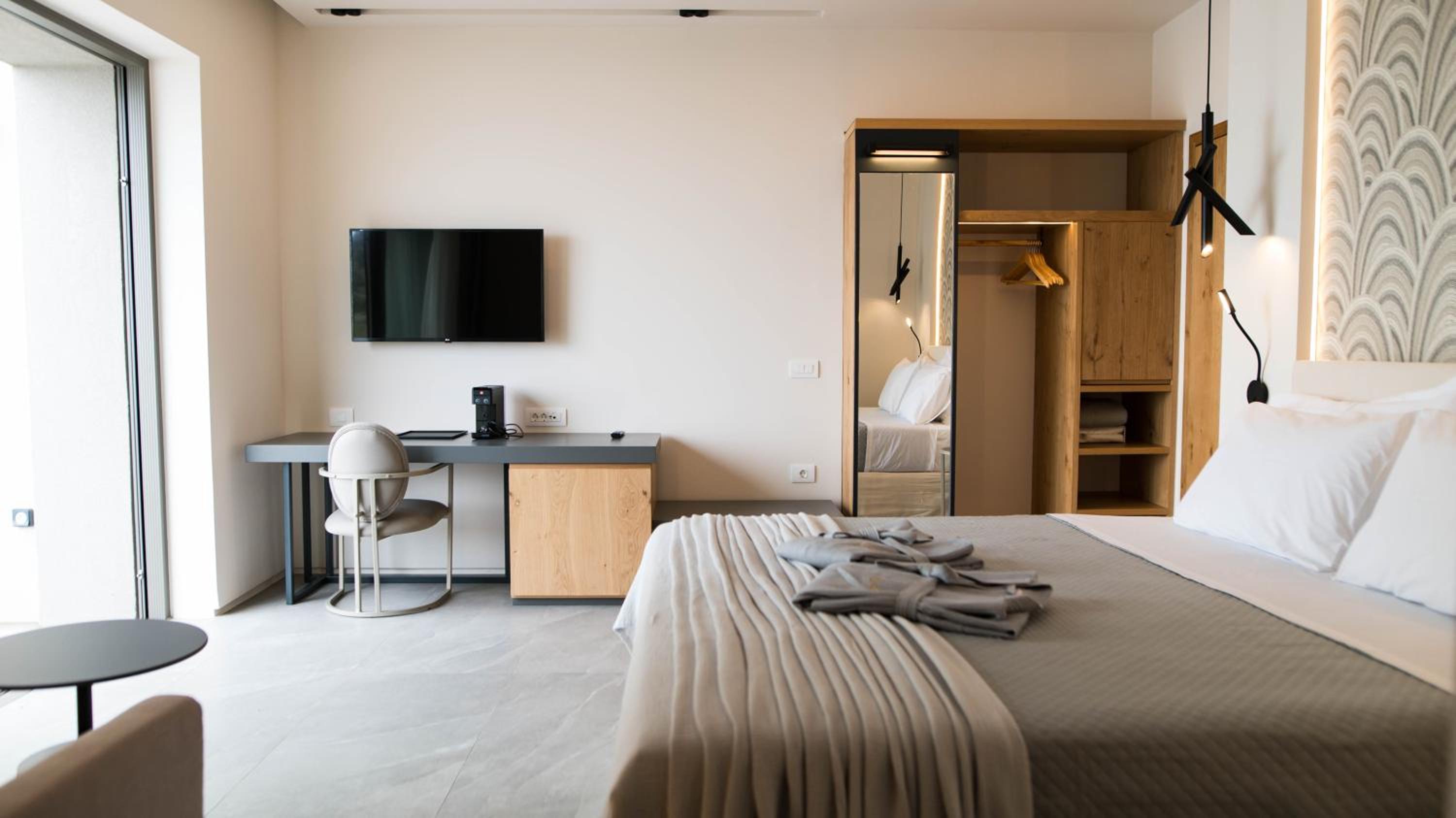 Standard Suite - Photo 1