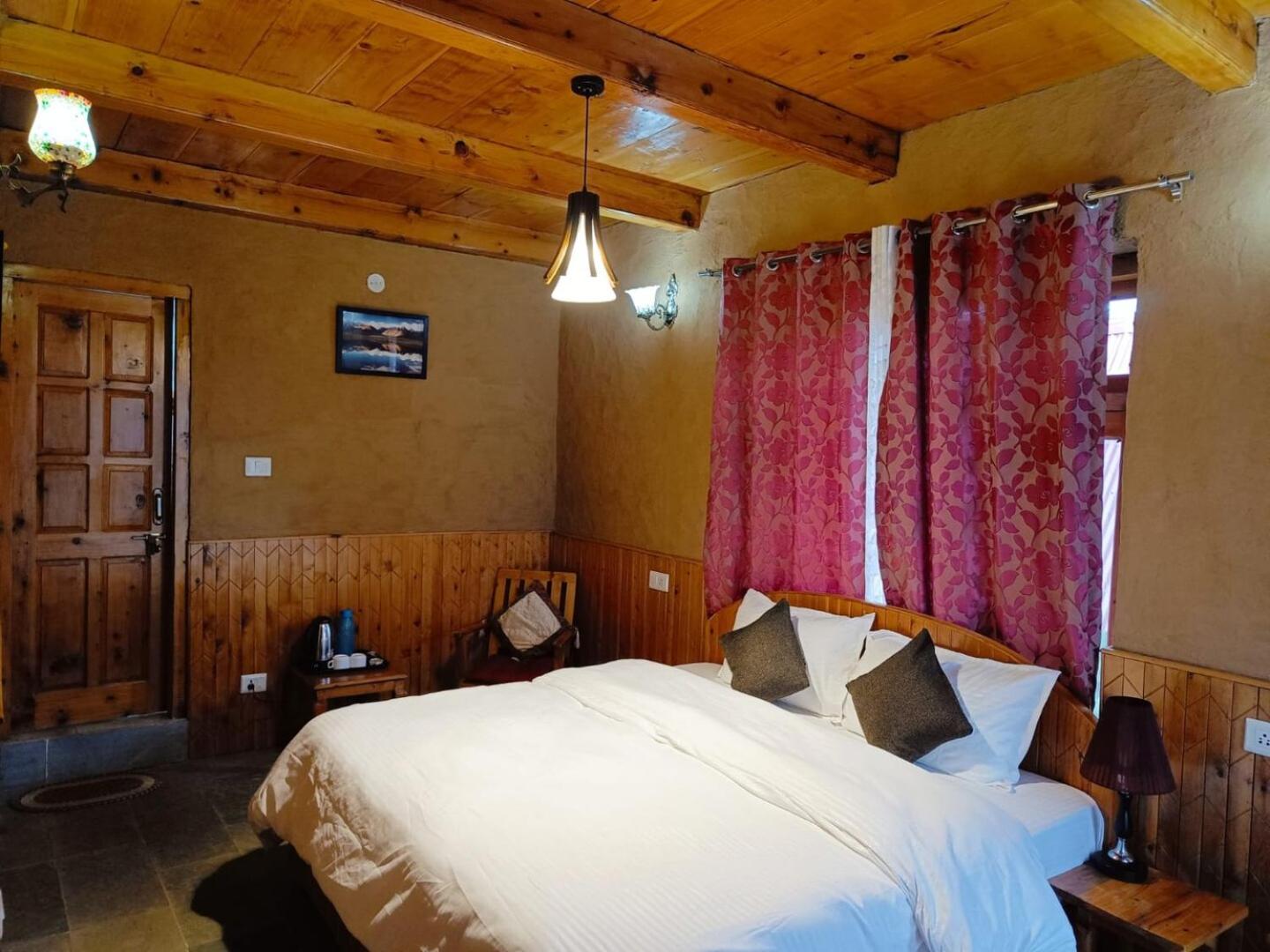 Deluxe Double Room with Balcony photo 1