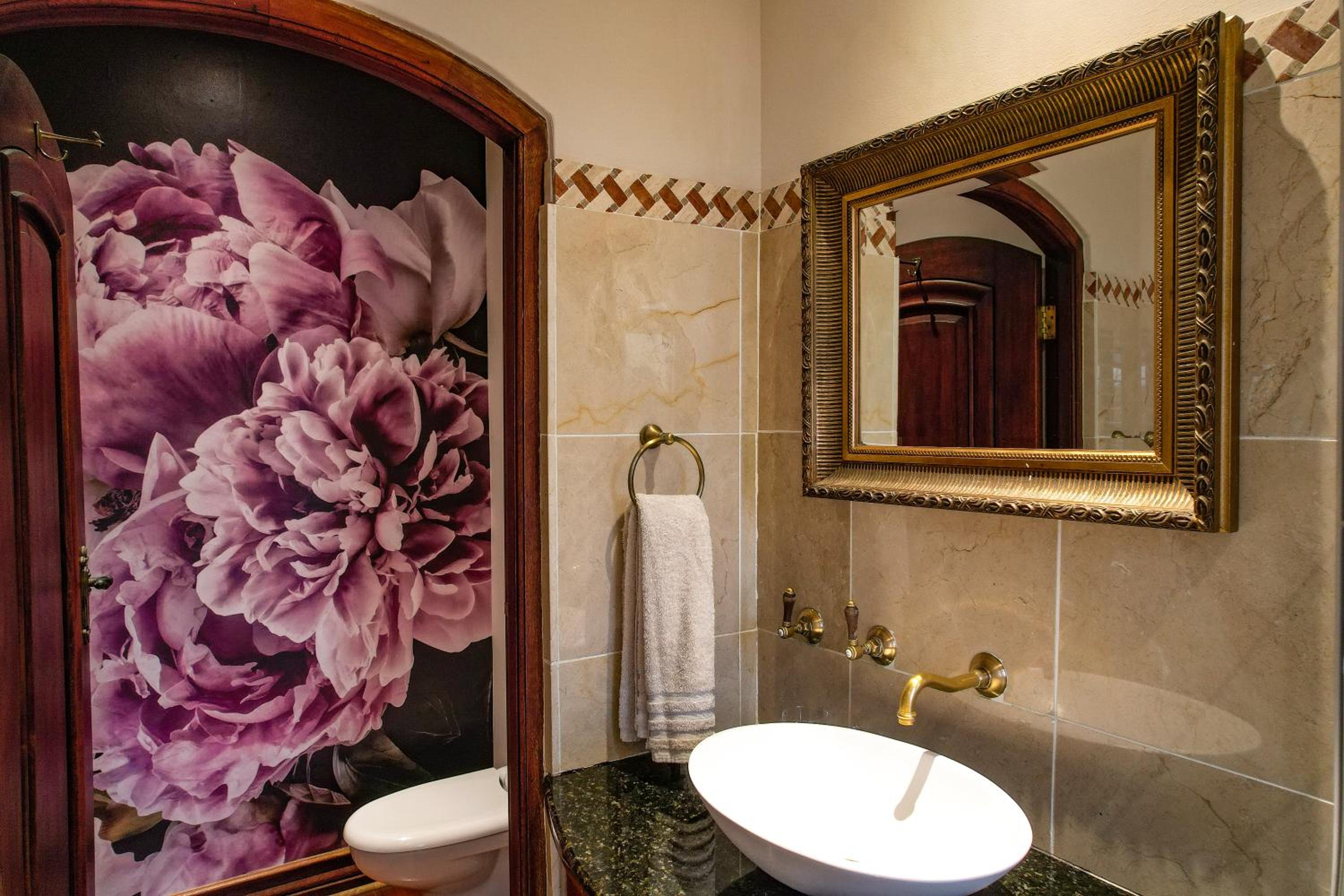 Suite with Spa Bath photo 3