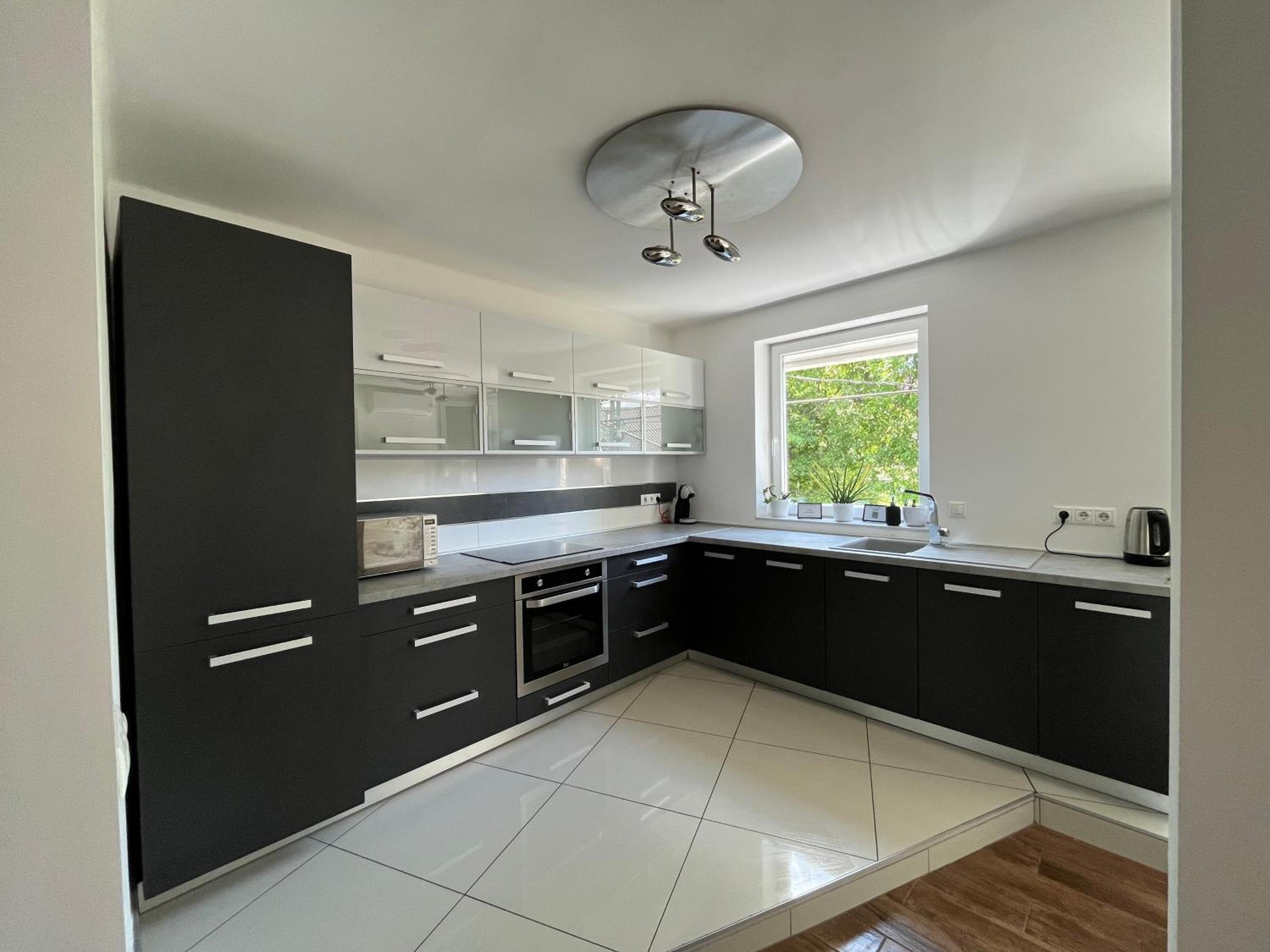 One-Bedroom Apartment - Photo 12