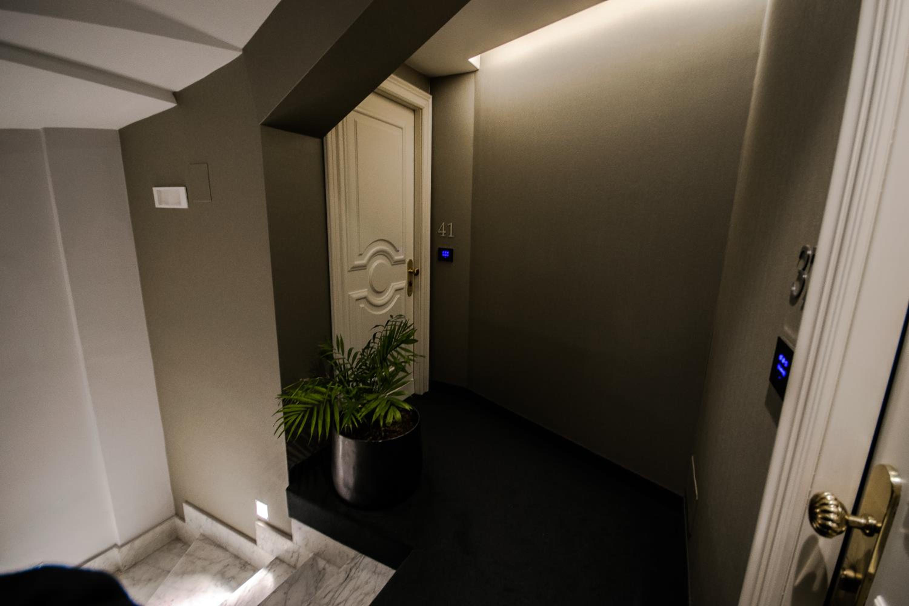 Deluxe Double Room - Photo 9