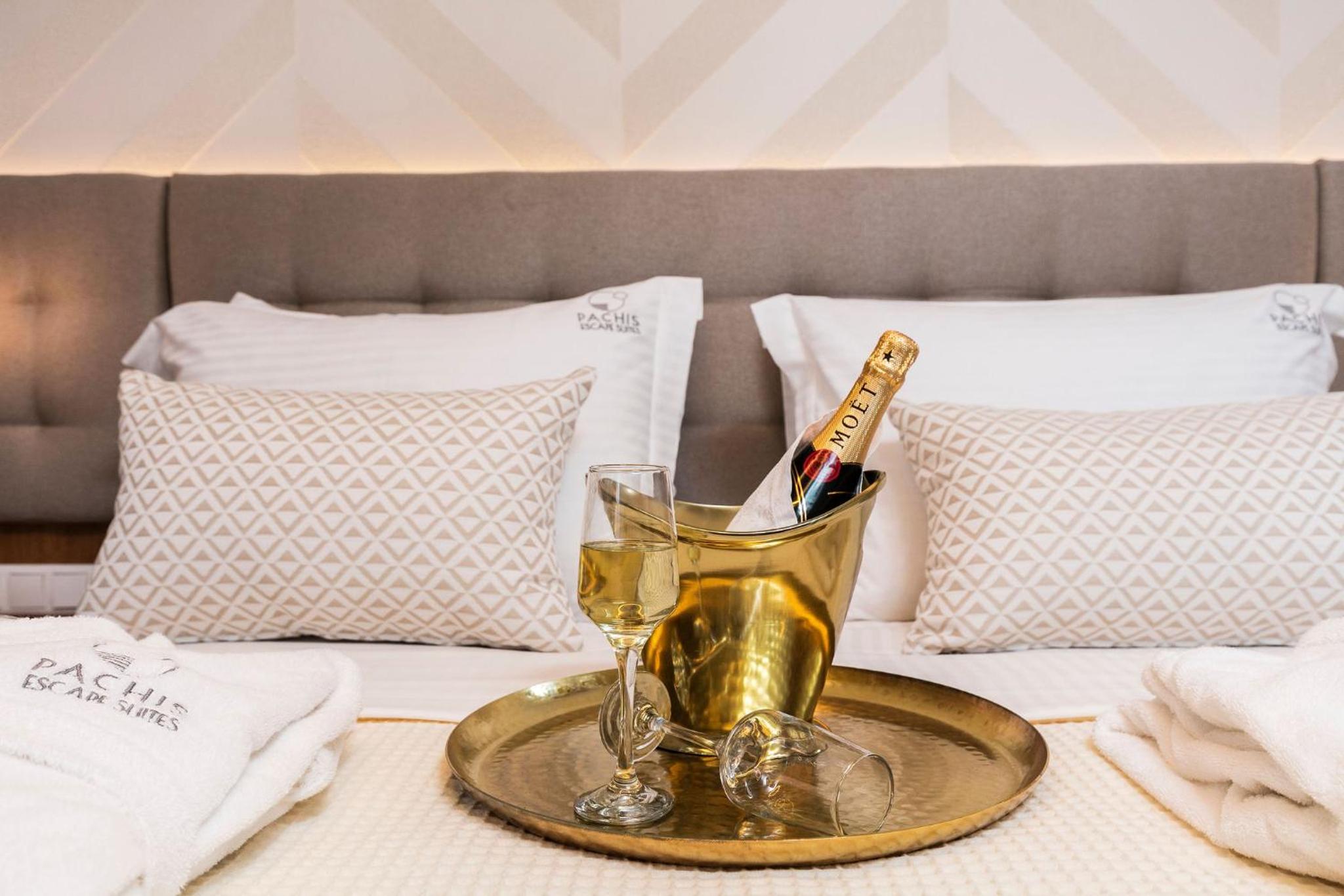 Deluxe Junior Suite photo 3