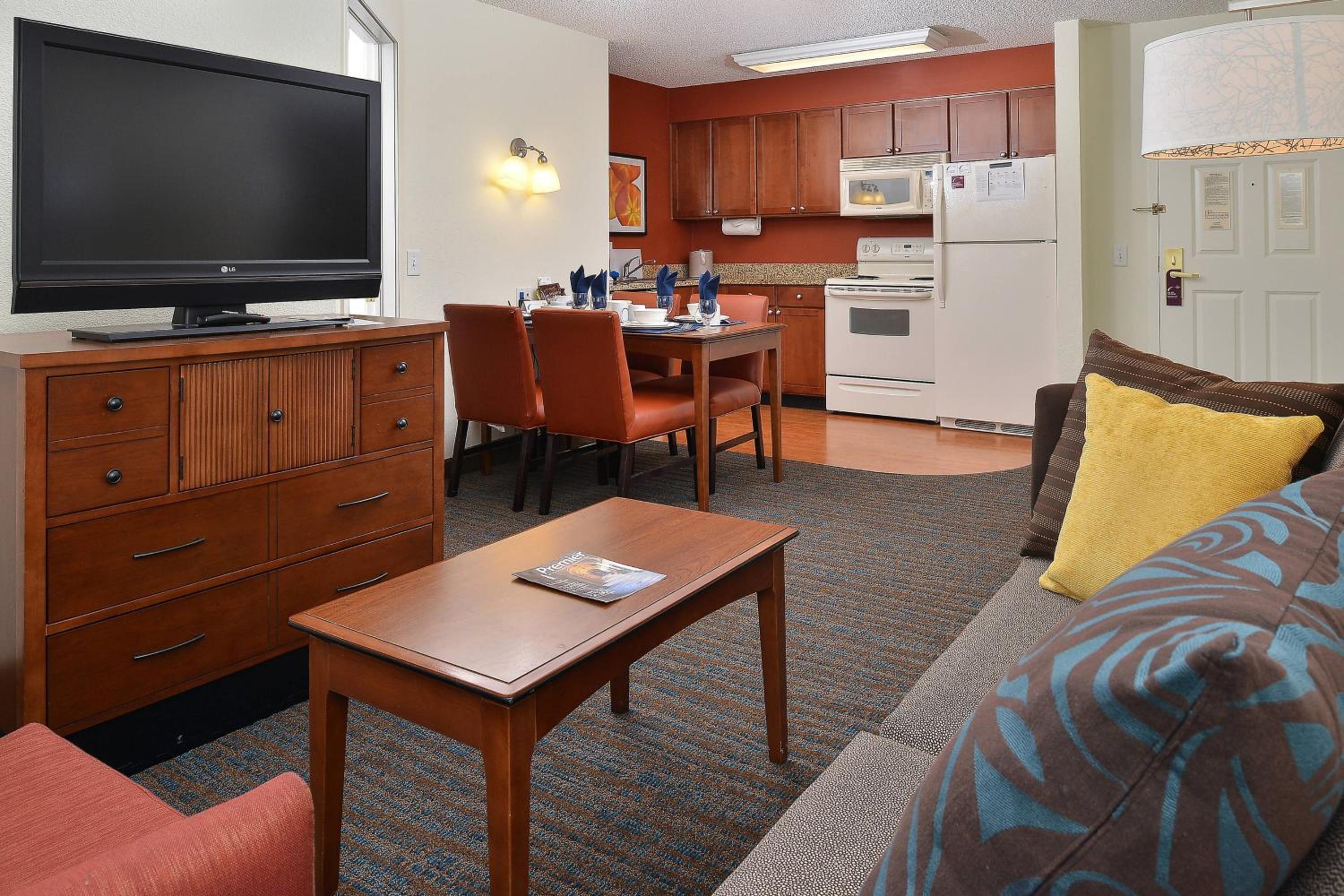 Two-Bedroom Suite - Photo 3
