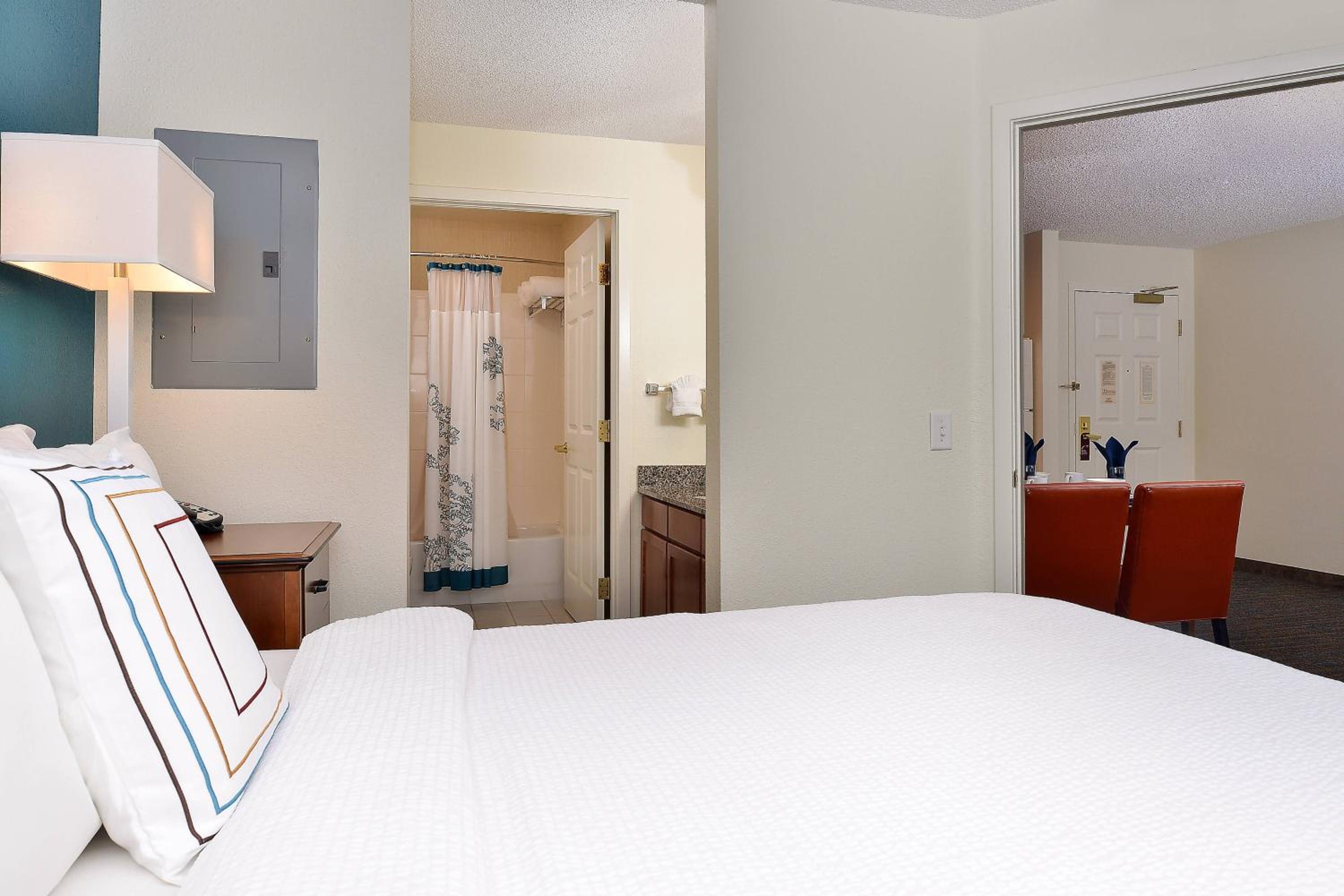 Two-Bedroom Suite - Photo 5