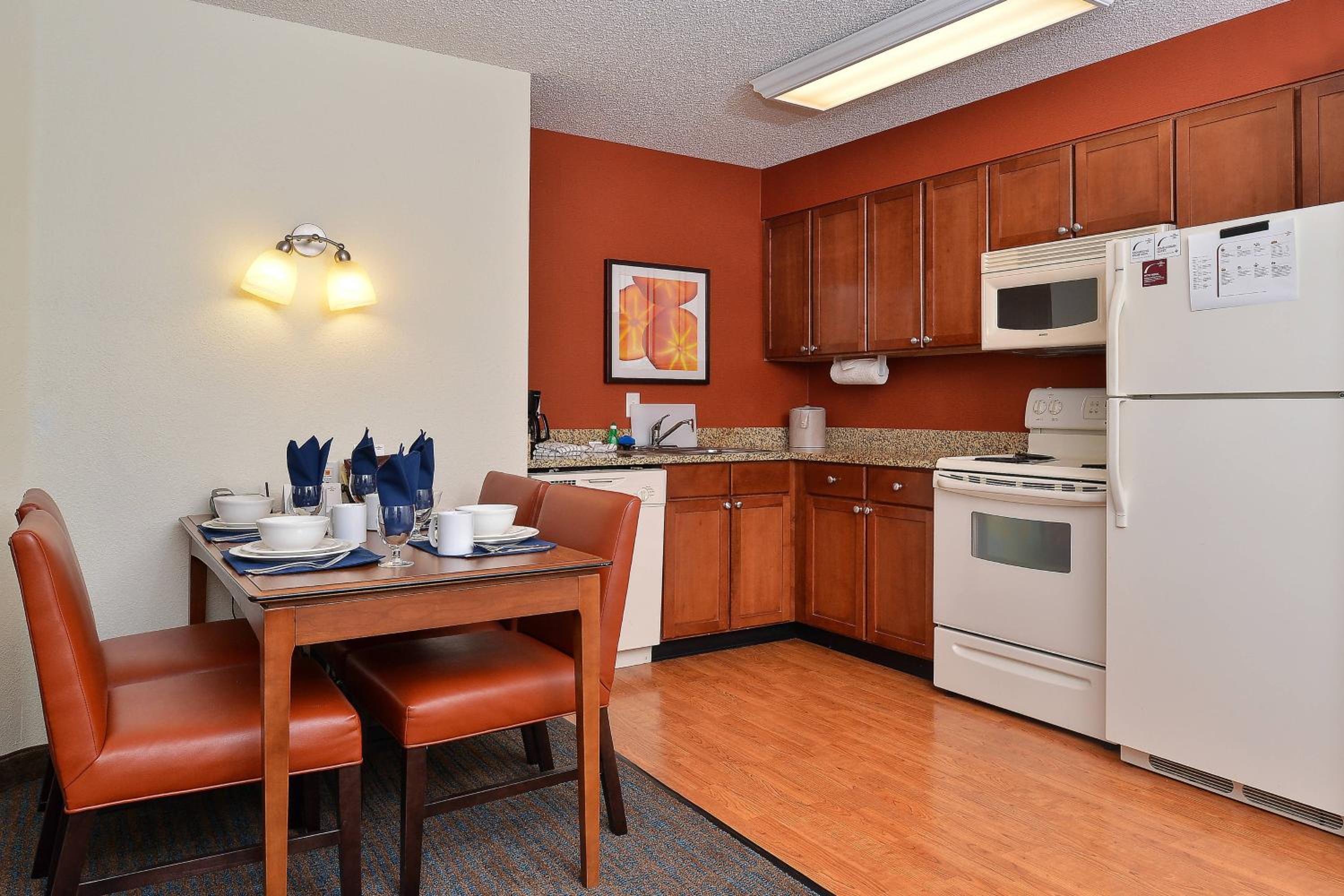 Two-Bedroom Suite - Photo 4