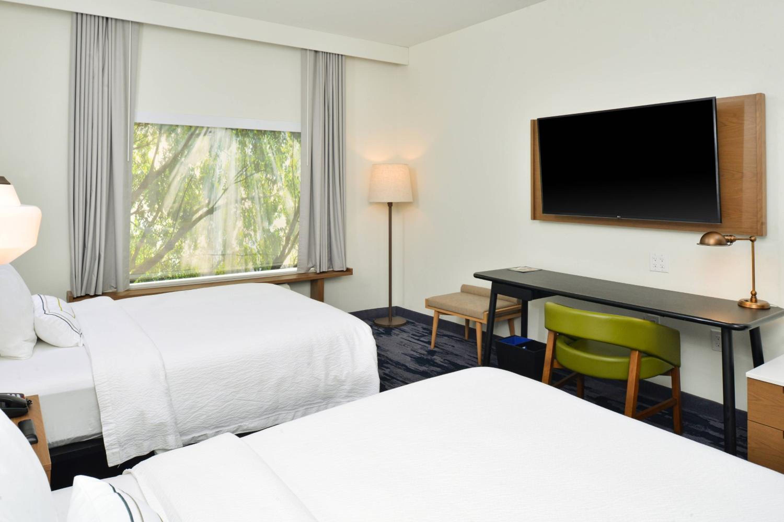 Queen Room with Two Queen Beds and Roll-In Shower - Mobility Access