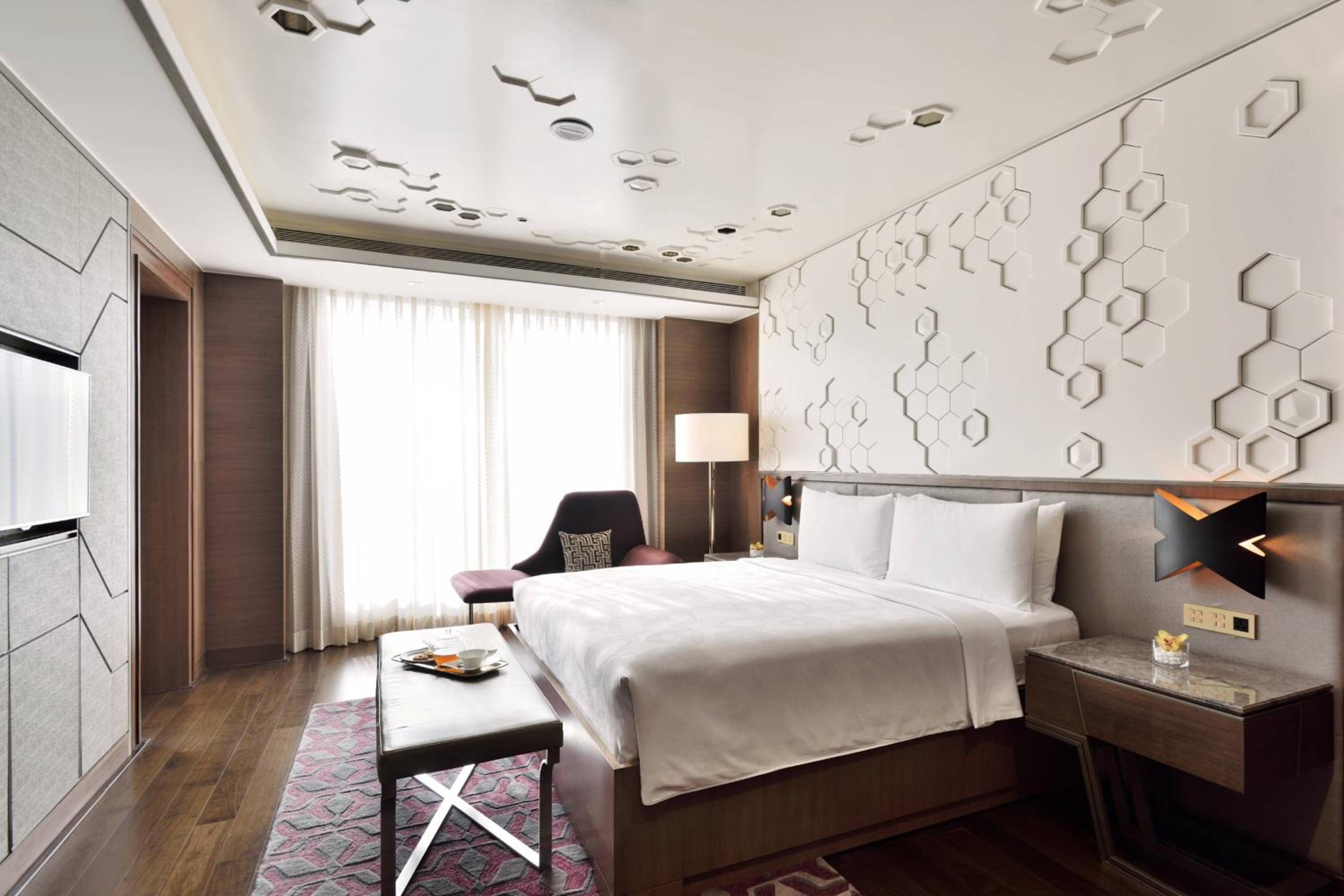 One-Bedroom Presidential Suite - Executive Lounge Access & complimentary two-way airport transfers
