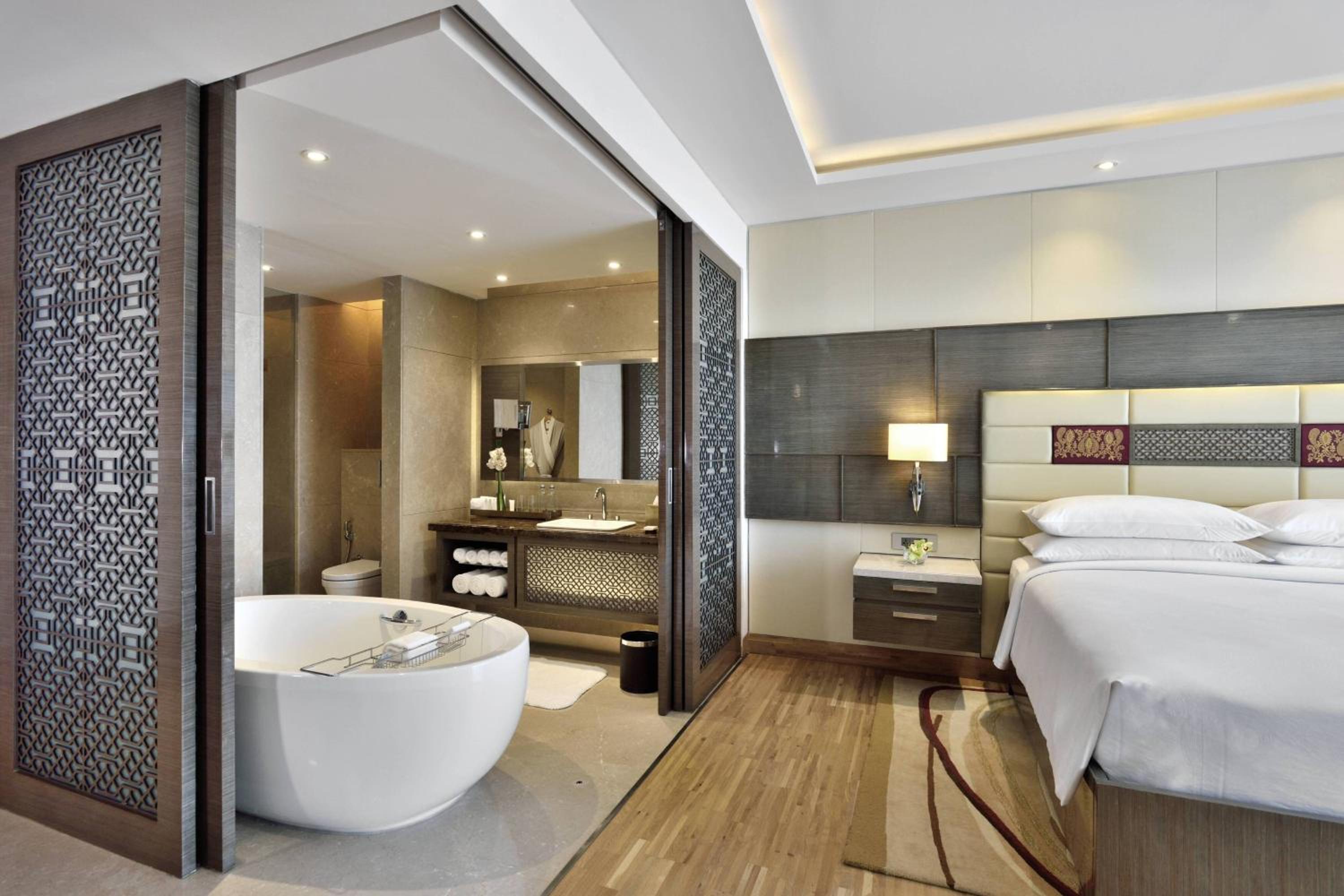 Guest room, 1 King, Balcony with complimentary one-way airport transfer (BOM T1 & T2)