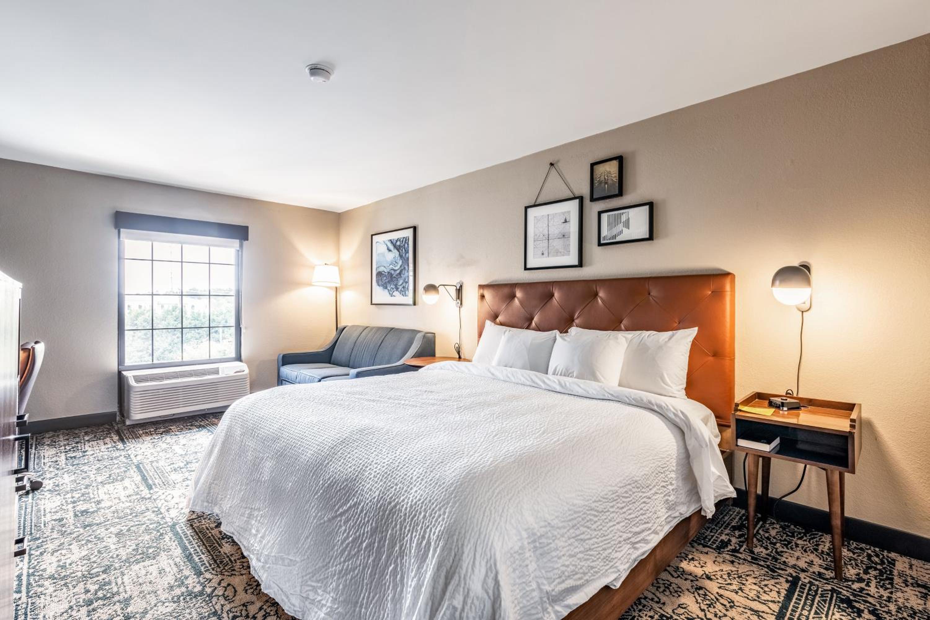 Executive Room, Larger Guest room, 1 King, Corner room photo 1