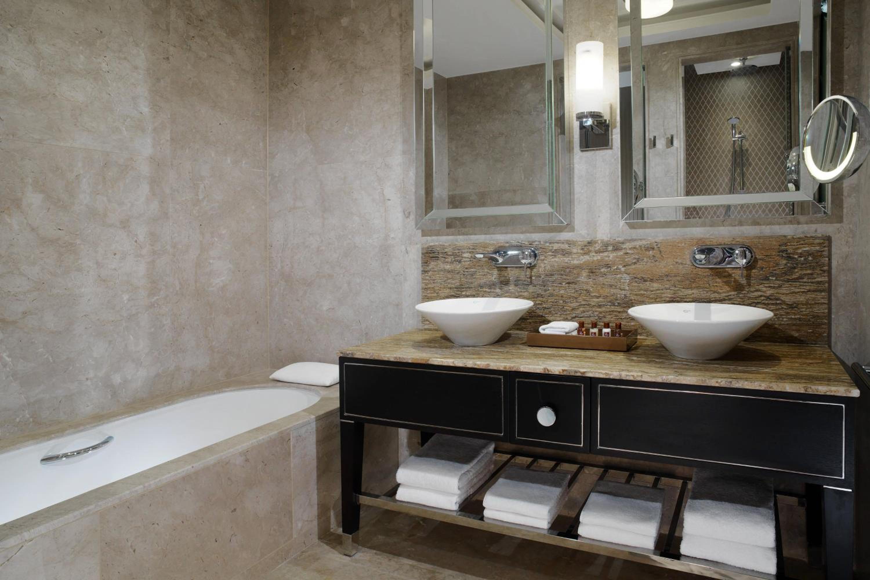 Grand Deluxe, Club lounge access, 1 Bedroom Residence