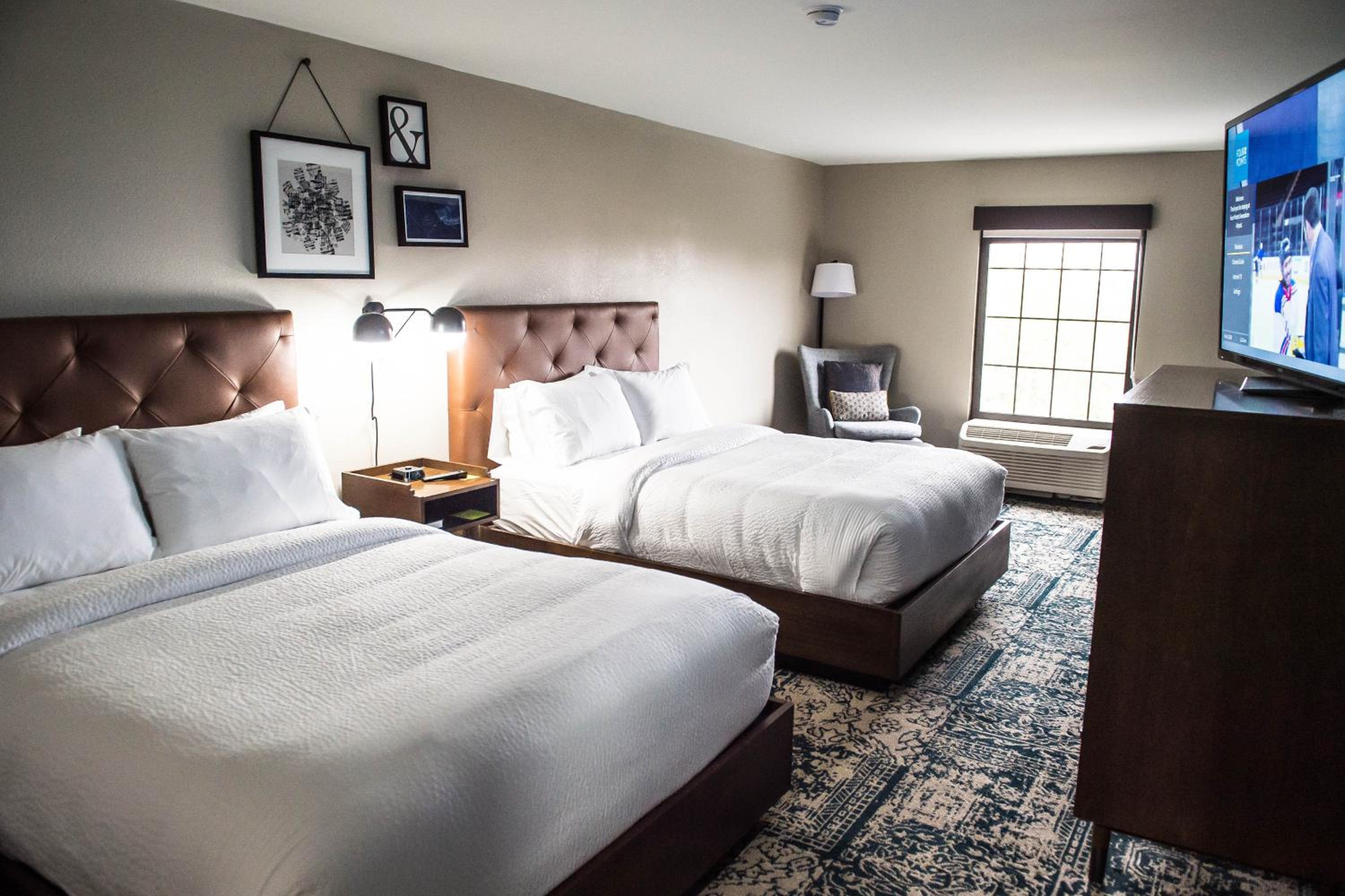 Traditional Queen Room with Two Queen Beds - Photo 1