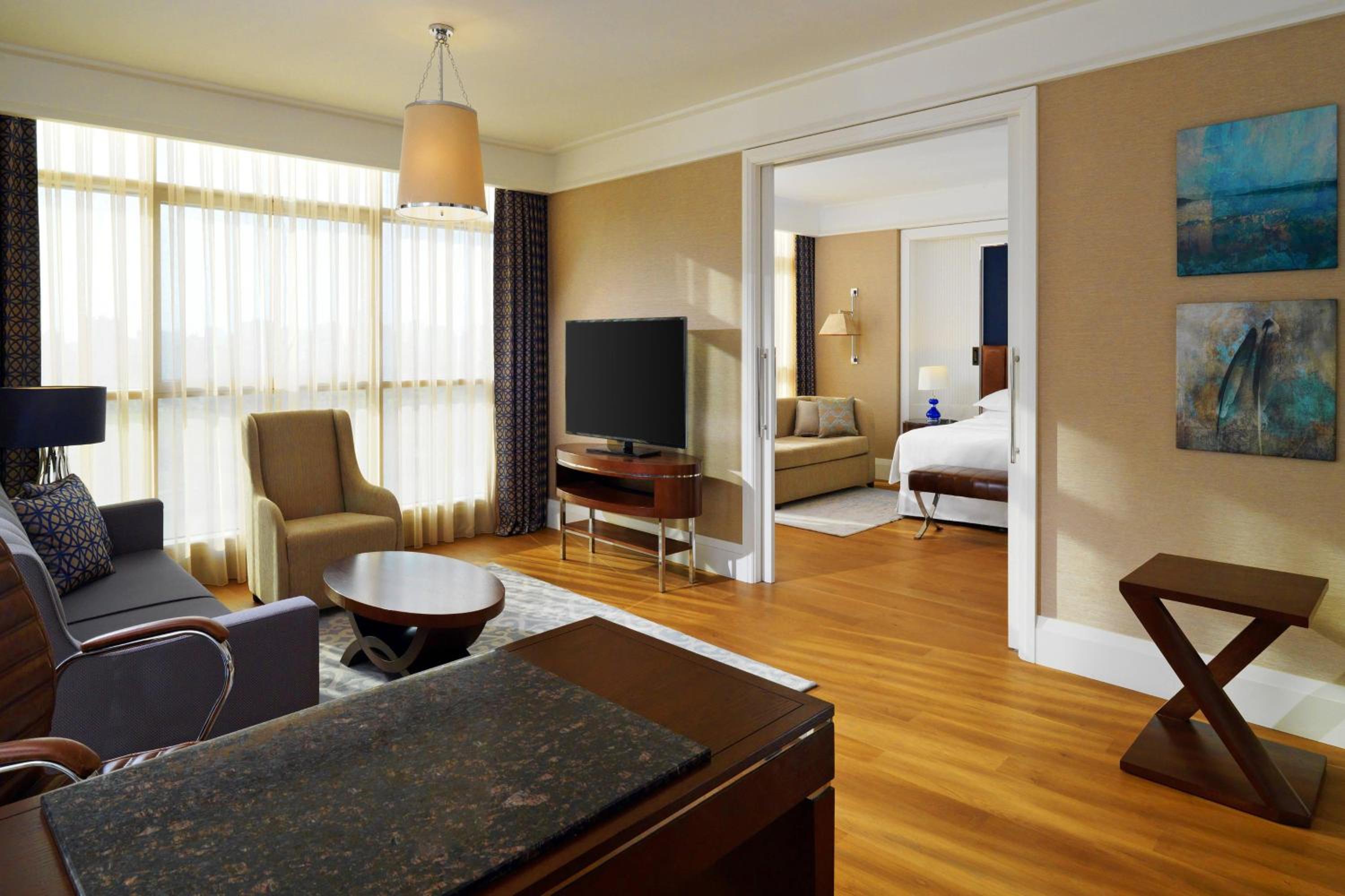 Junior Suite, Club lounge access, 1 Bedroom Suite, 1 King, River View