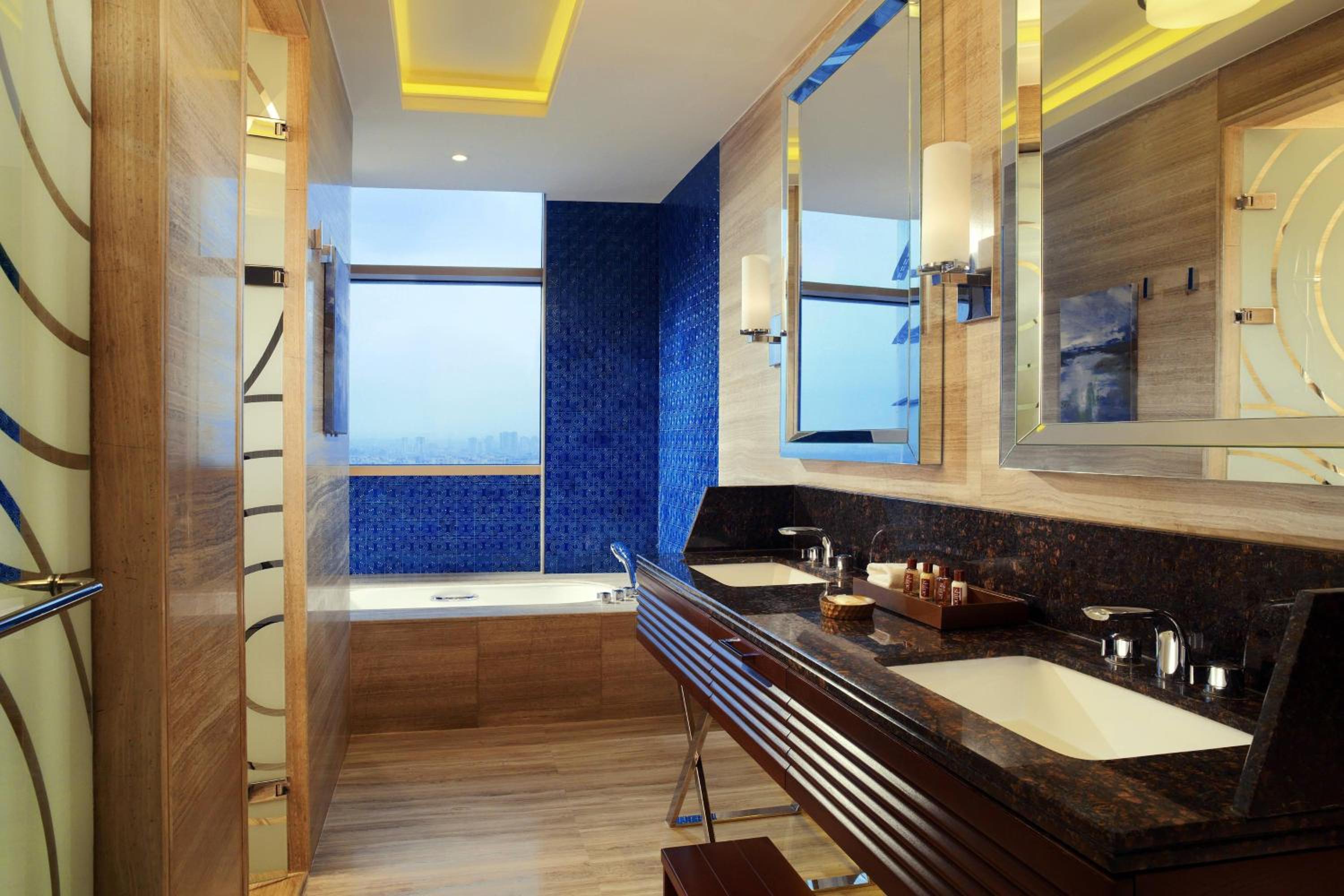 Executive Suite, Club lounge access, 1 King, River view