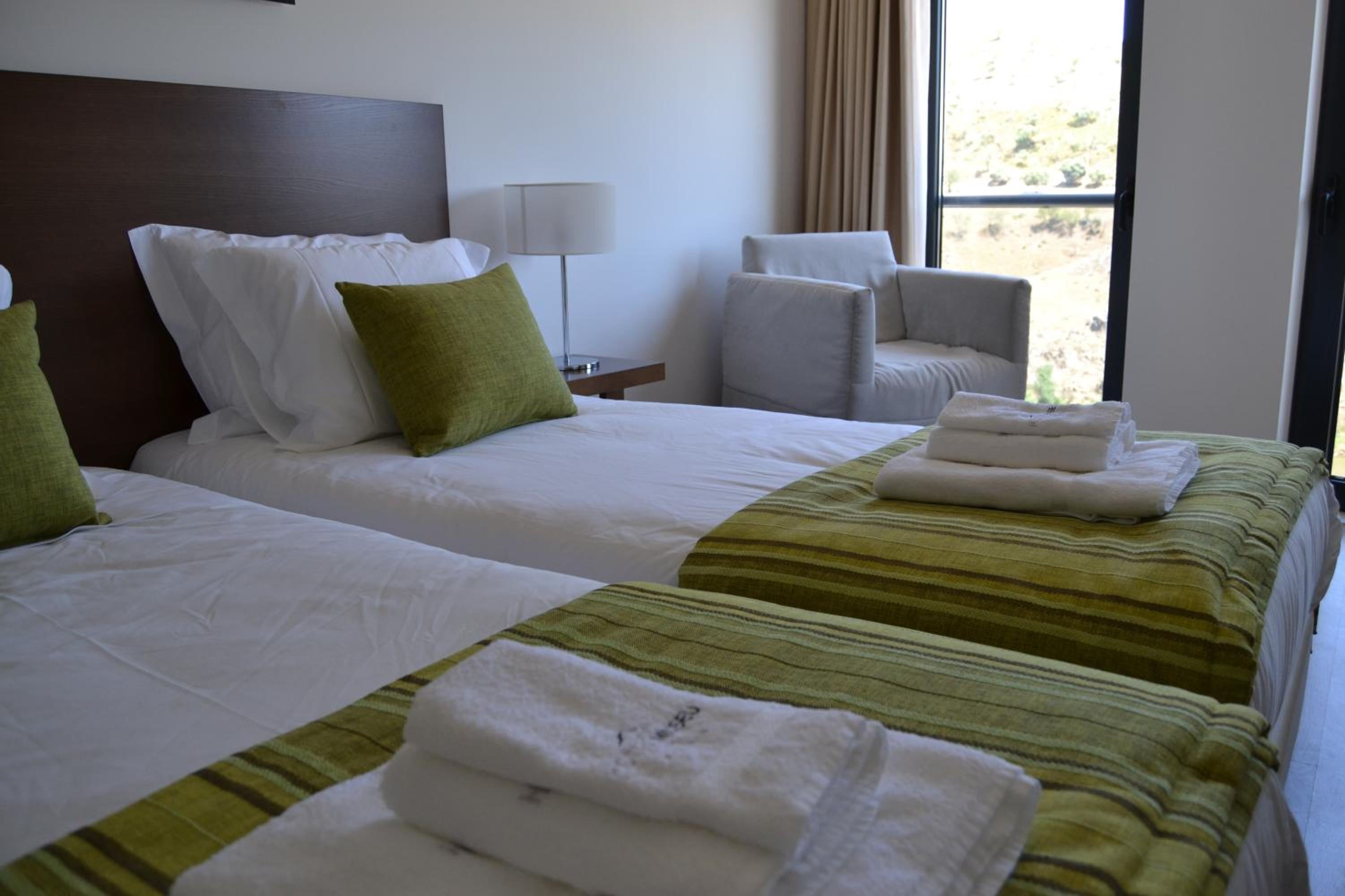 Double or Twin Room with River View - Photo 2
