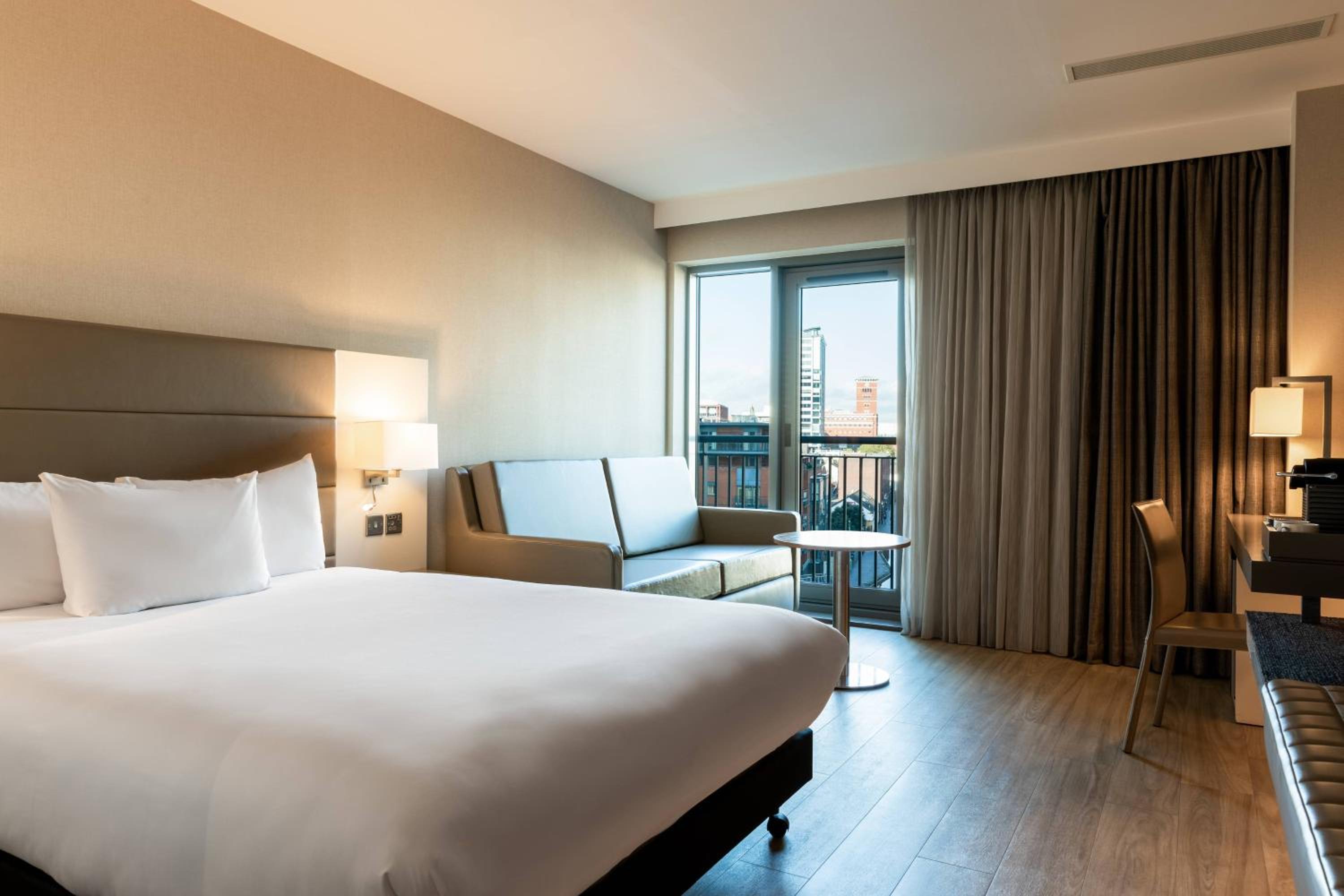 Superior Queen Room with Water View - Photo 4