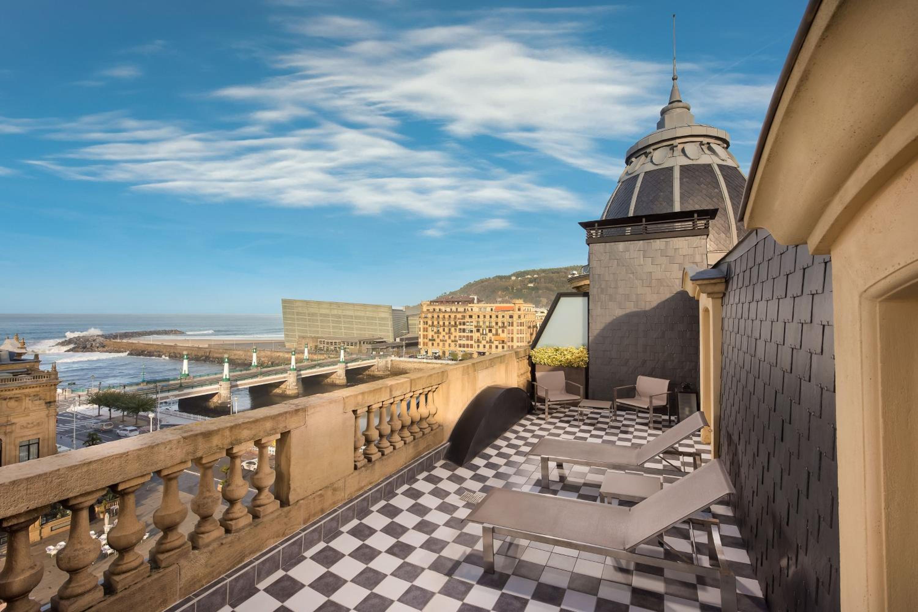 Terrace Suite, 1 Bedroom Suite, 1 King, River view, Terrace - Photo 8