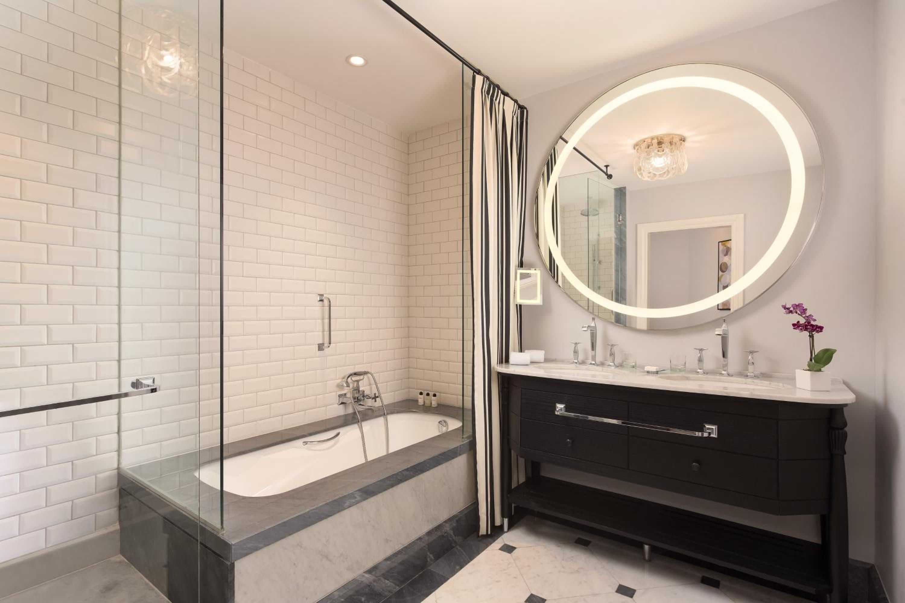 Royal Suite, 1 Bedroom Suite, 2 Twin/Single Bed(s)