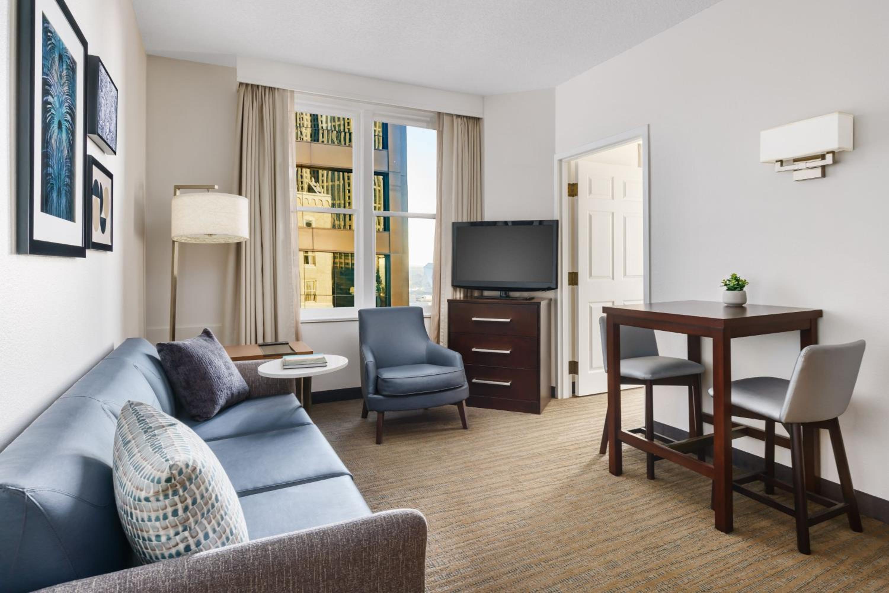 One-Bedroom Queen Suite - Photo 2