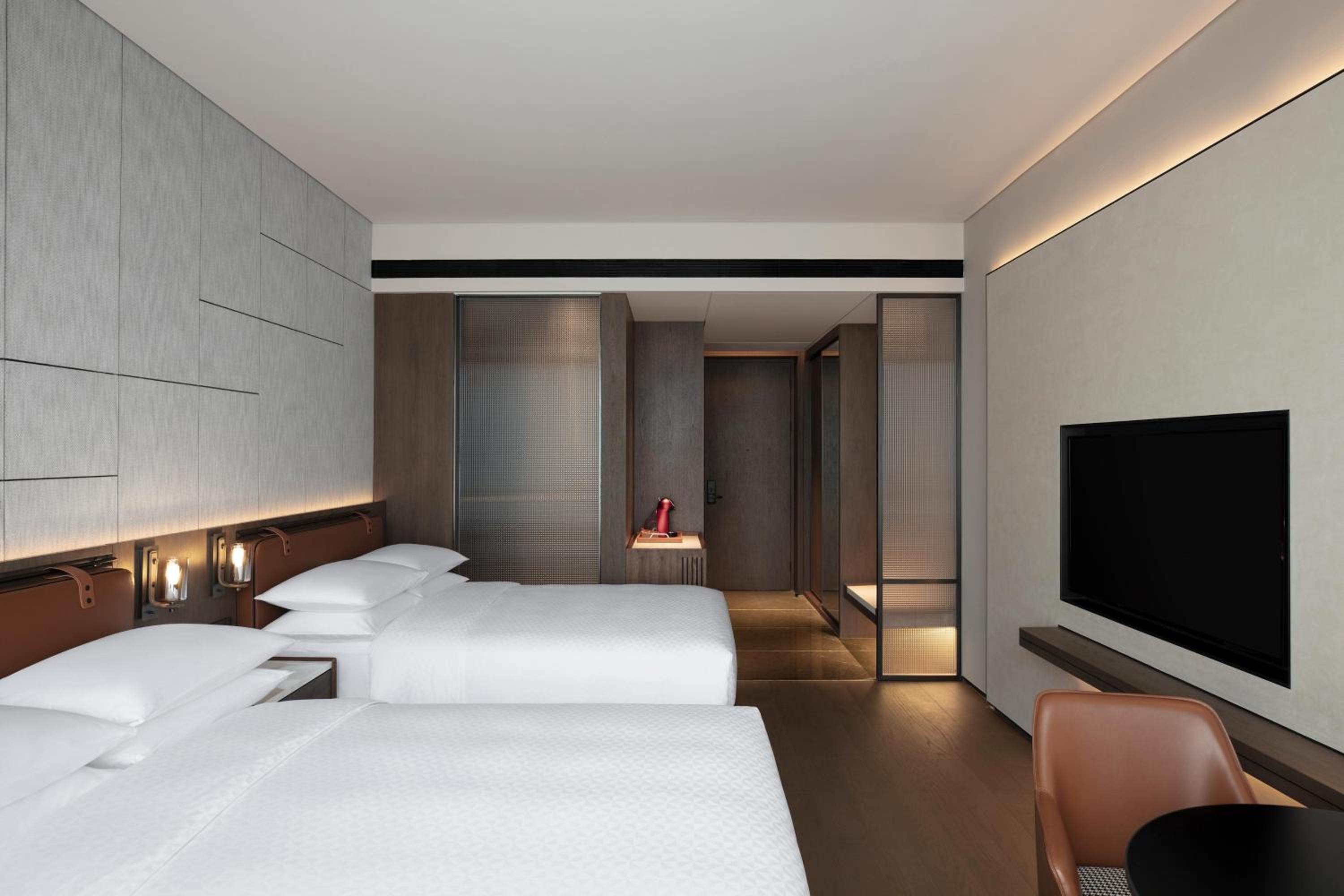 Deluxe, Guest room, 2 Twin/Single Bed(s), City view - Photo 1