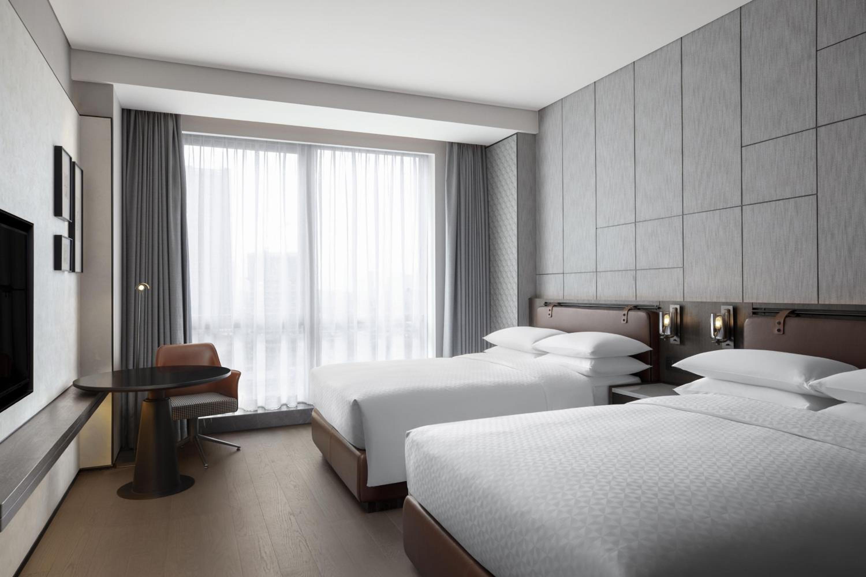 Superior, Guest room, 2 Twin/Single Bed(s), City view - Photo 3