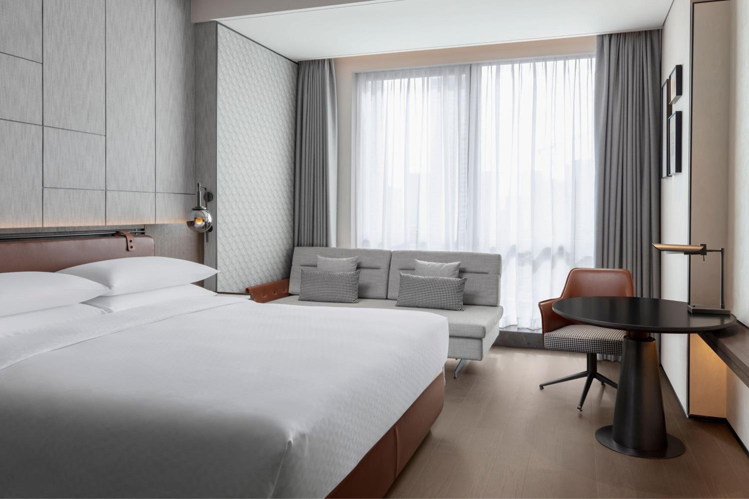 Collection, Guest room, 1 King, City view - Photo 1