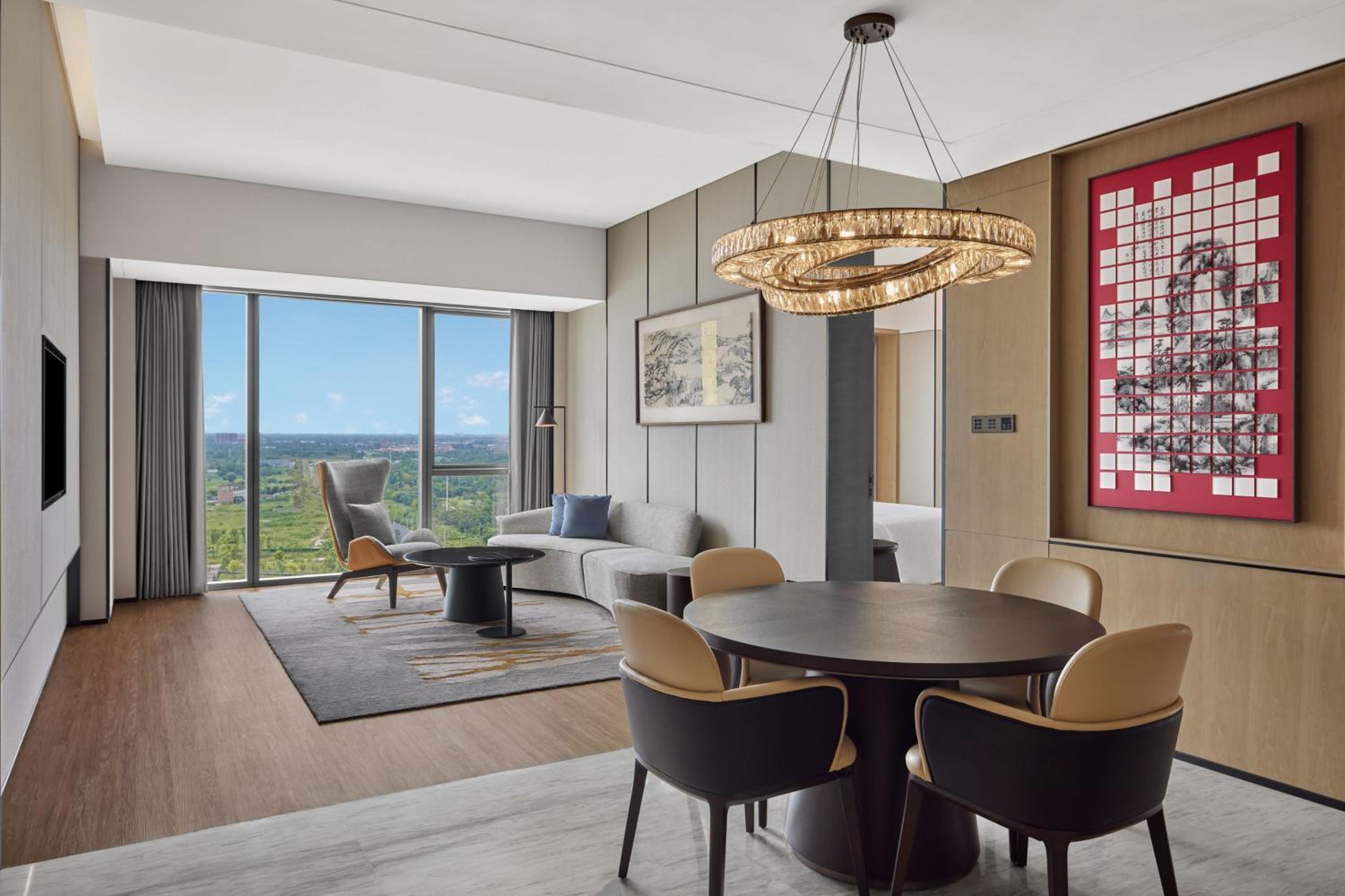 One-Bedroom King Suite - Club Lounge Access