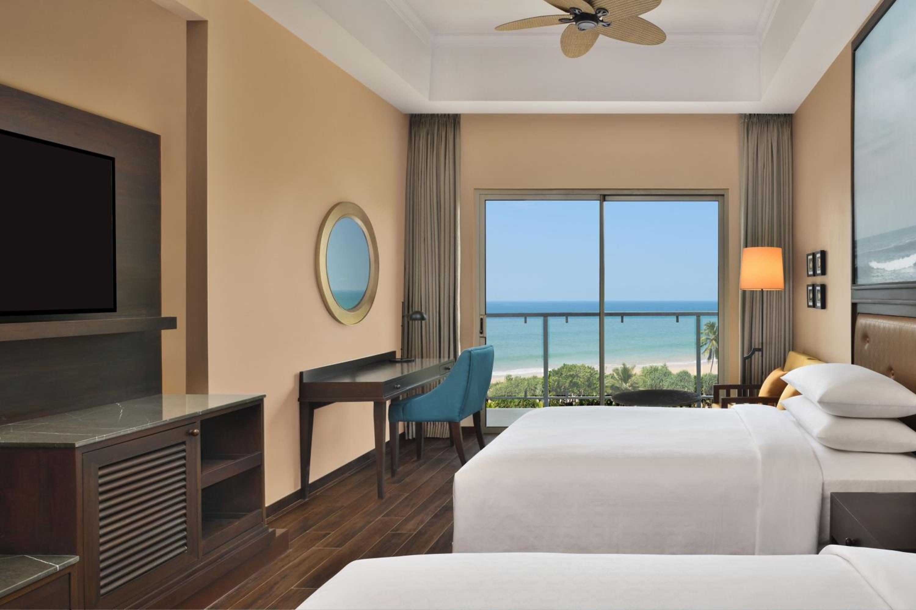 Deluxe Guest room, 2 Twin/Single Bed(s), Ocean view, Balcony  - Photo 1