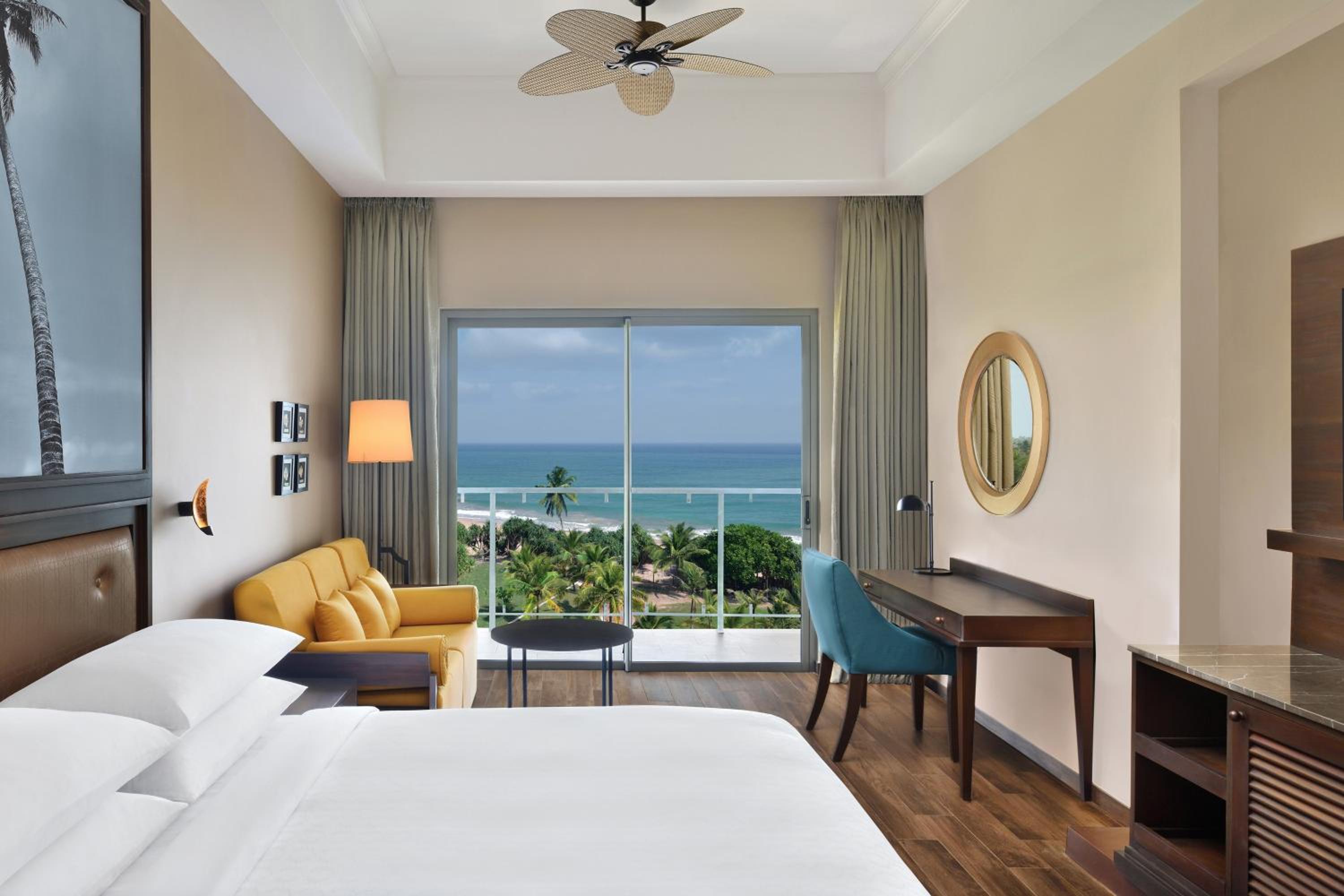 Deluxe Guest room, 1 King, Ocean view, Balcony