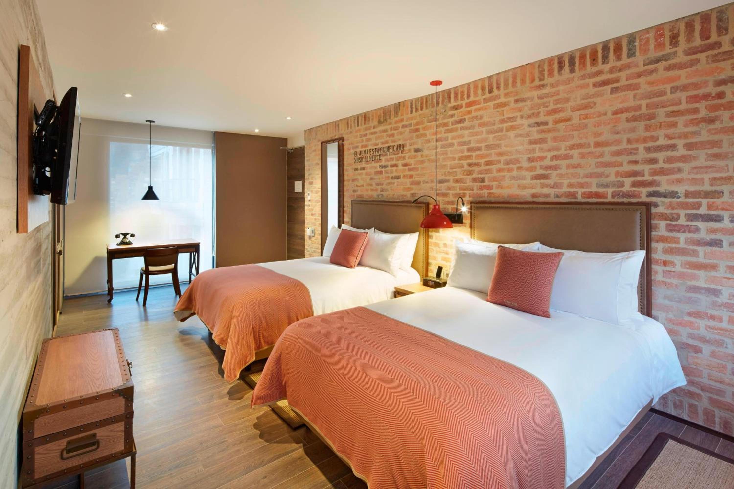 Metropolitan Deluxe Queen, Guest room, 2 Queen, City view