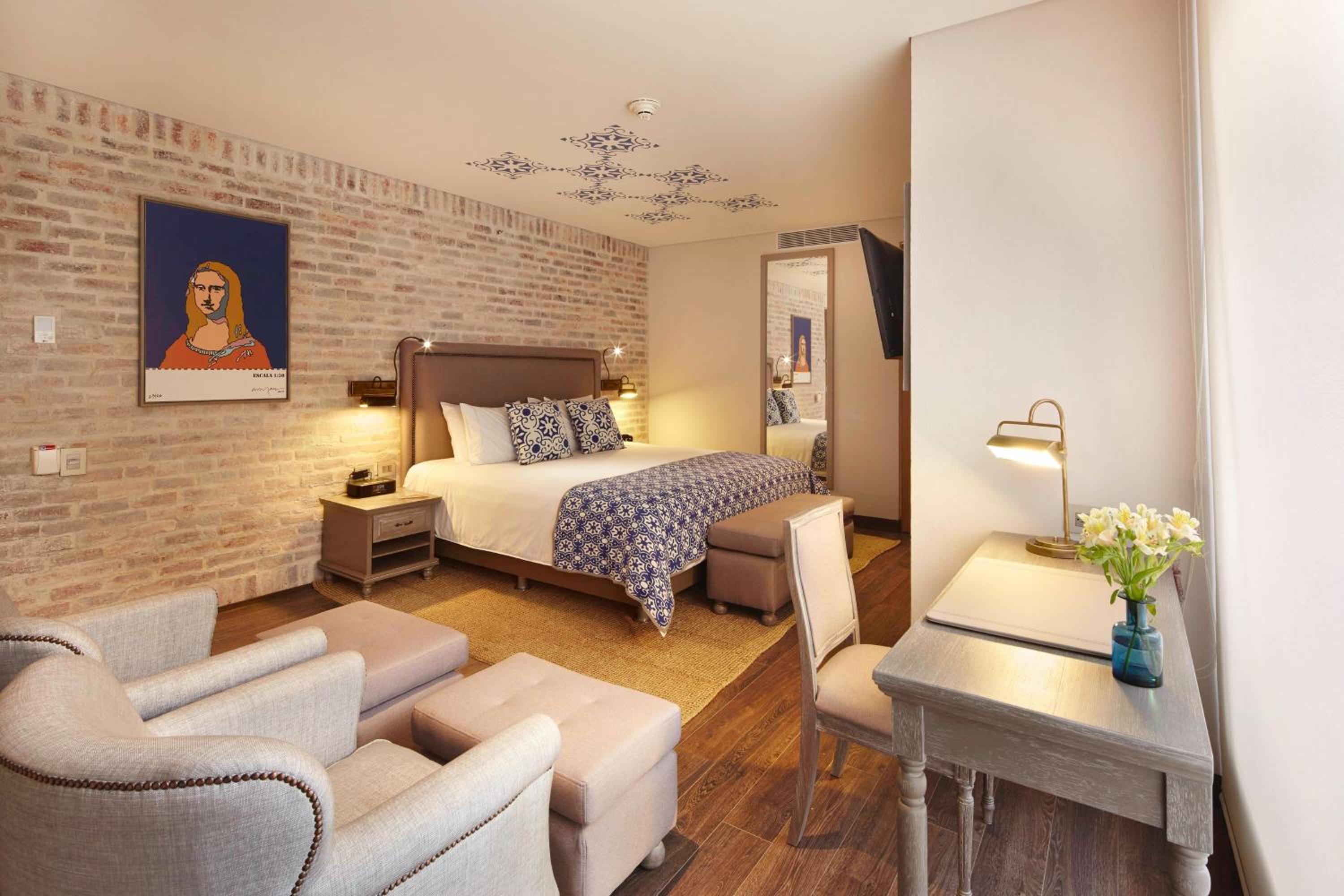 Studio, 1 King Bed, City view, The Weaver
