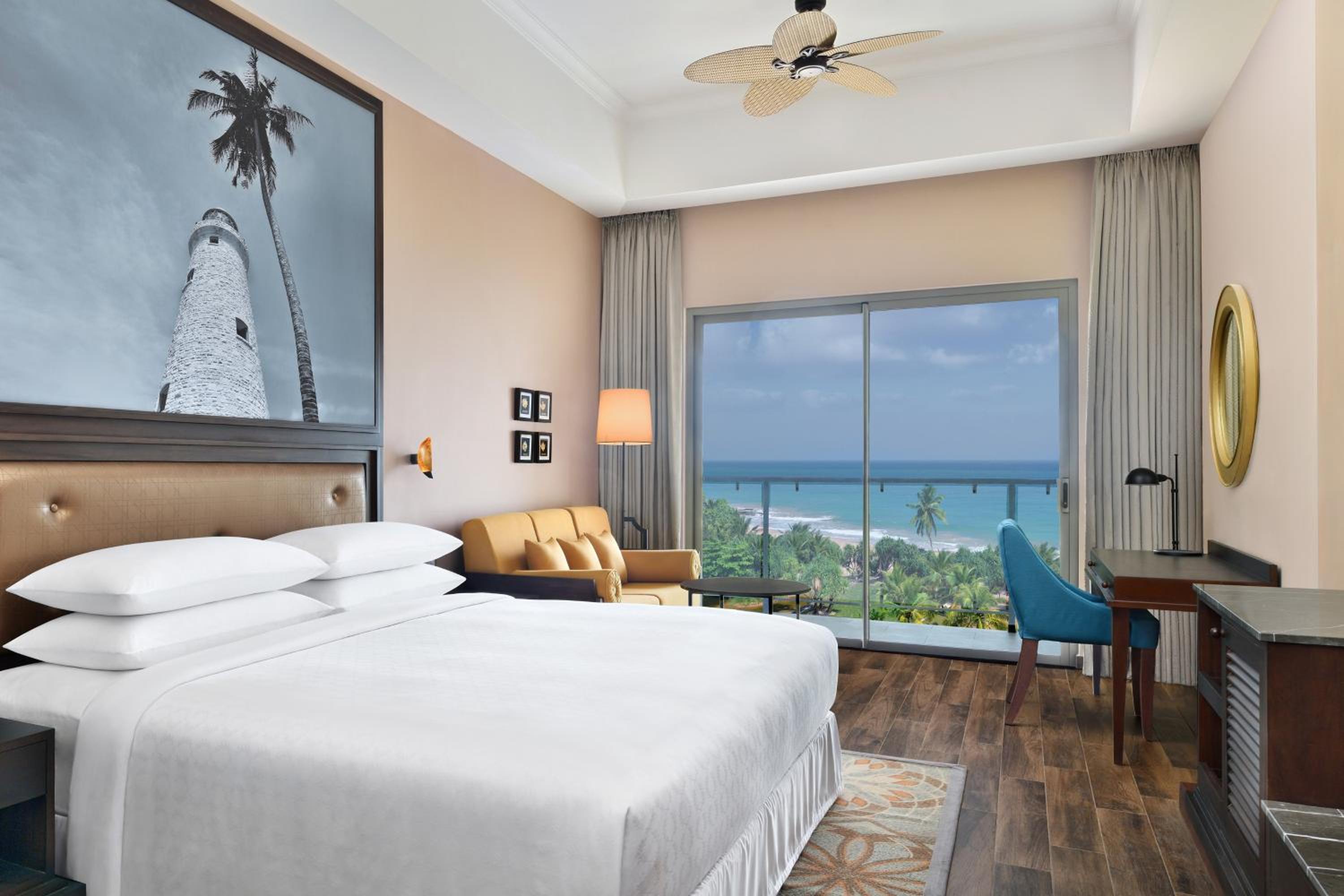 Deluxe Guest room, 1 King, Ocean view, Balcony photo 2