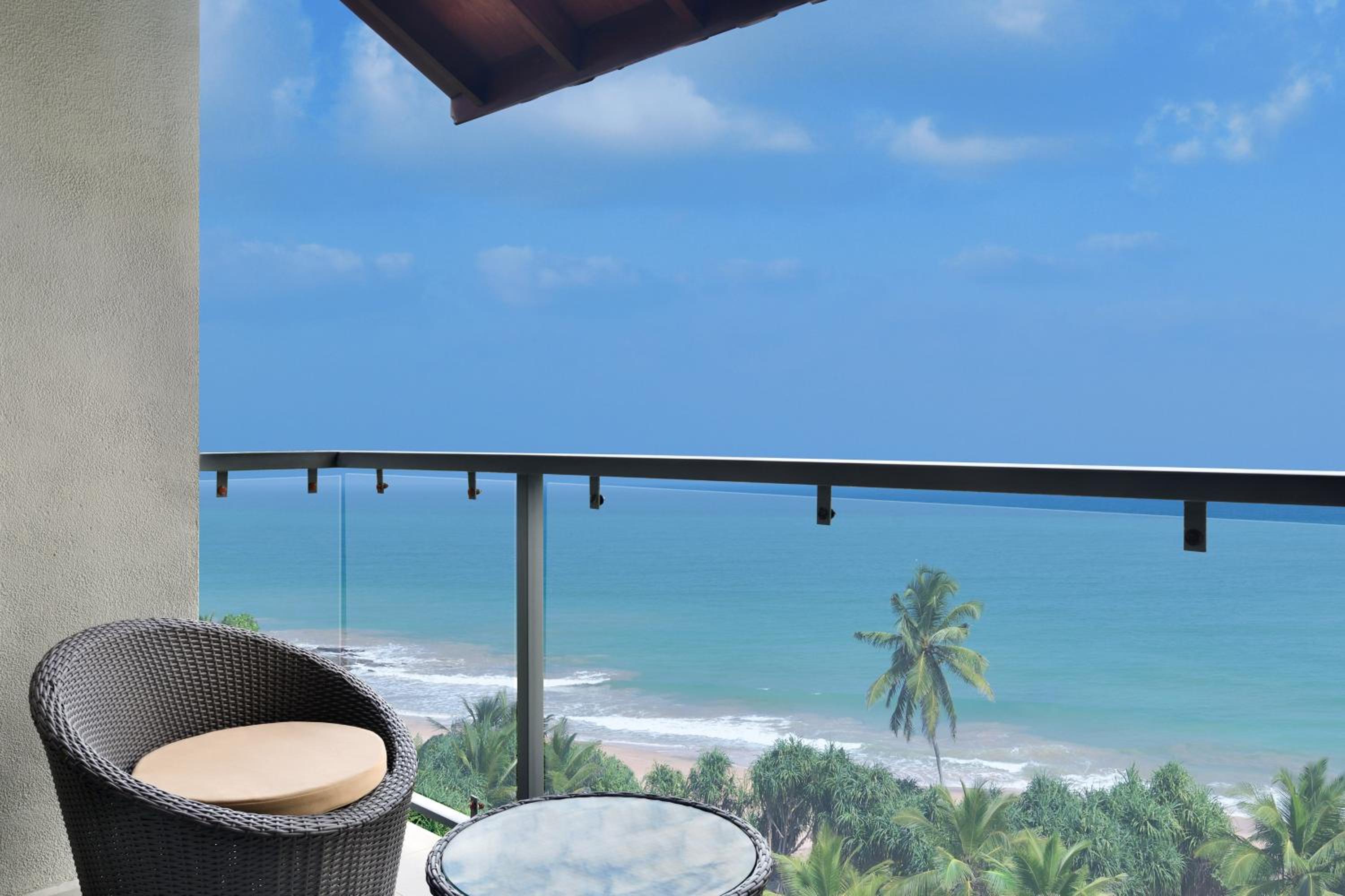 Deluxe Guest room, 2 Twin/Single Bed(s), Ocean view, Balcony  - Photo 2