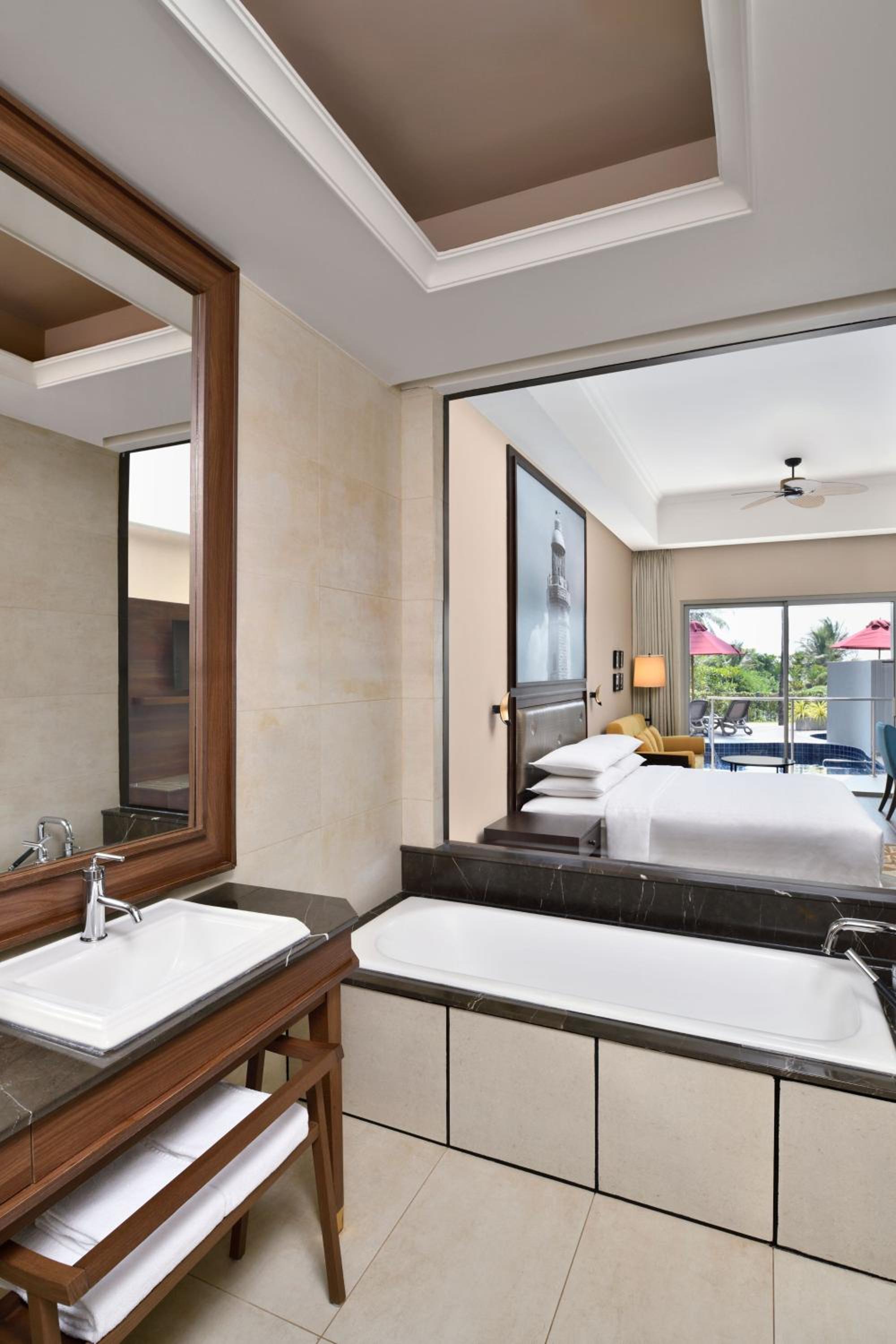 Premier, Guest room, 1 King, Pool view, Plunge pool  - Photo 2