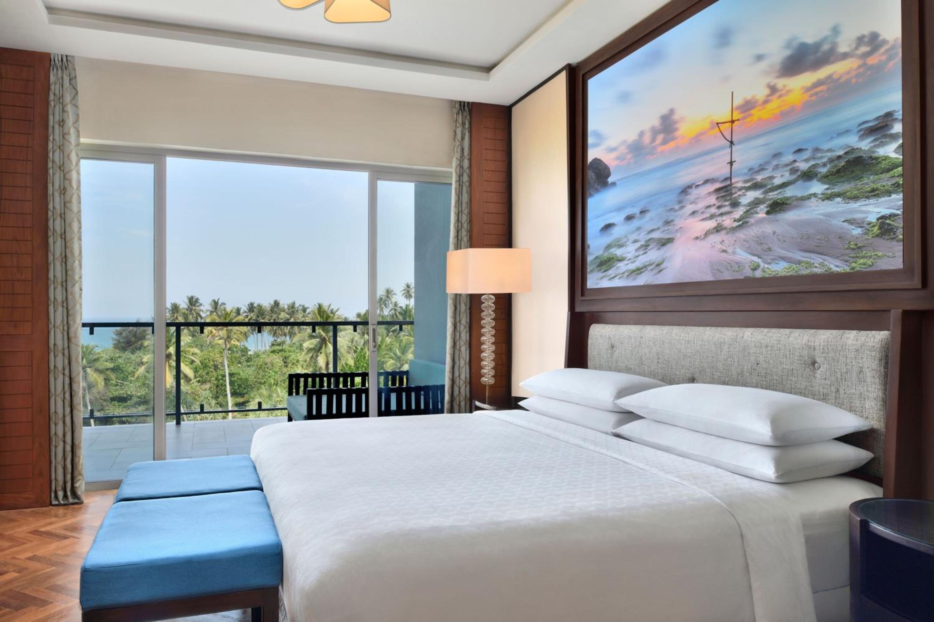 Bedroom Suite, 1 King, Ocean view, Balcony  - Photo 1