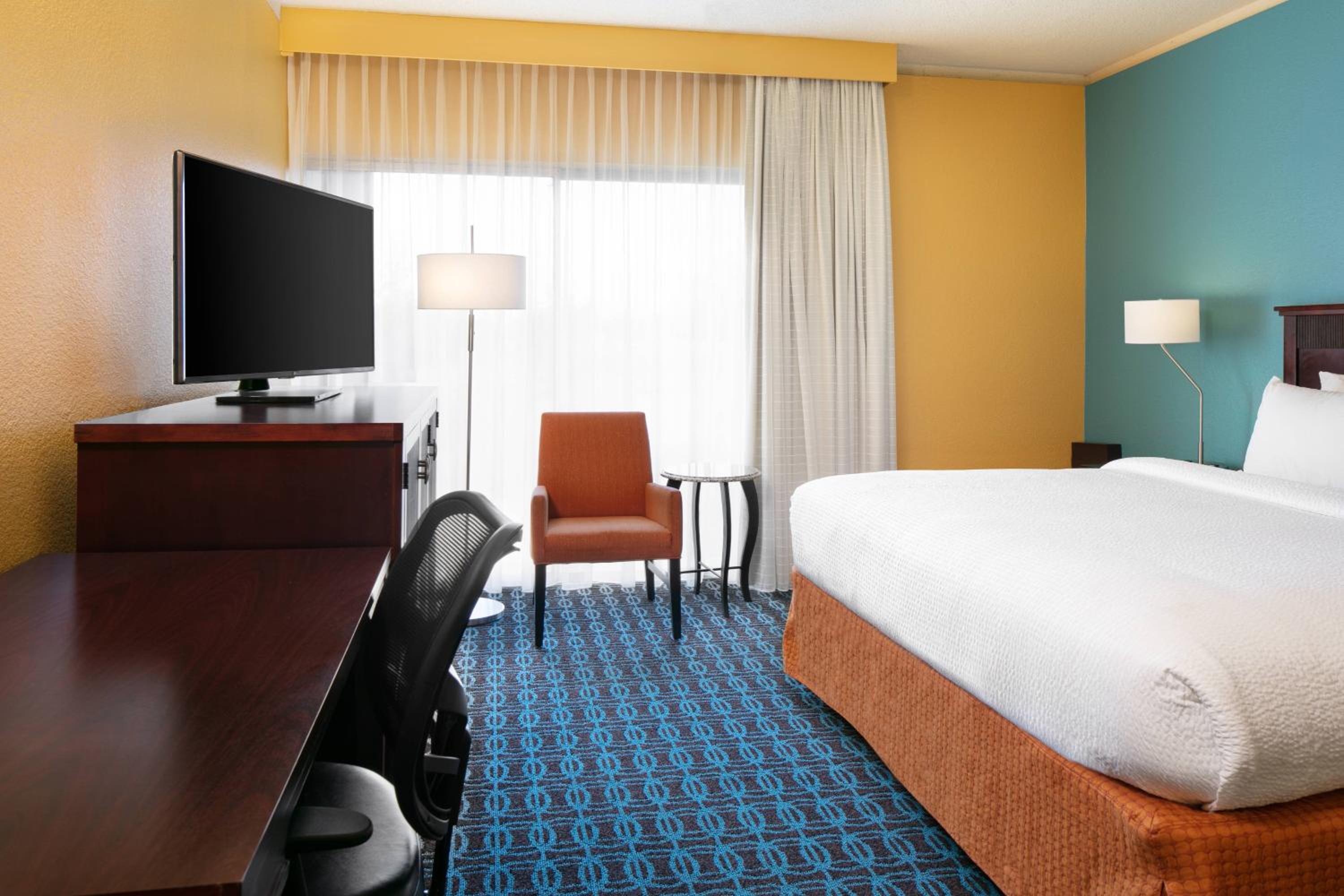 Deluxe King Suite - Photo 1