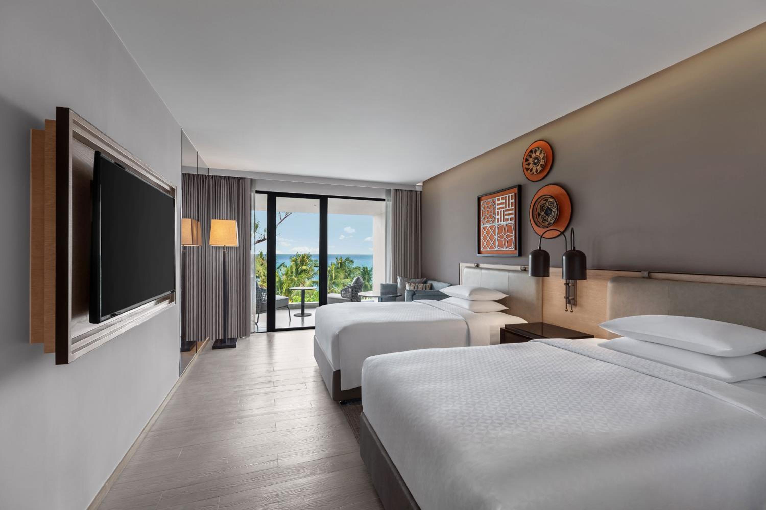 Double Room with Two Double Beds, Balcony and Ocean View - Photo 1