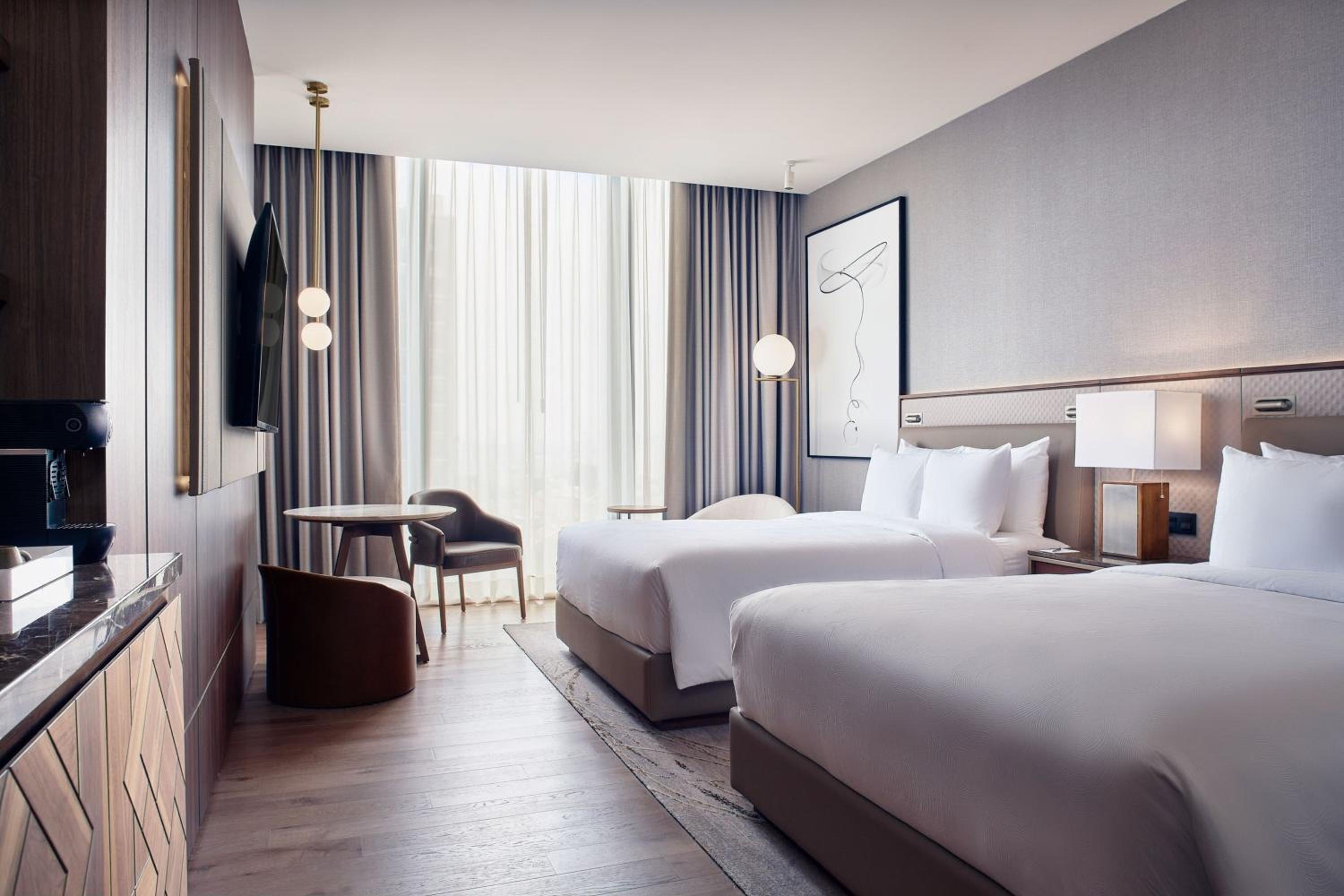 Deluxe Guest room with 2 Queen, City view - Photo 1