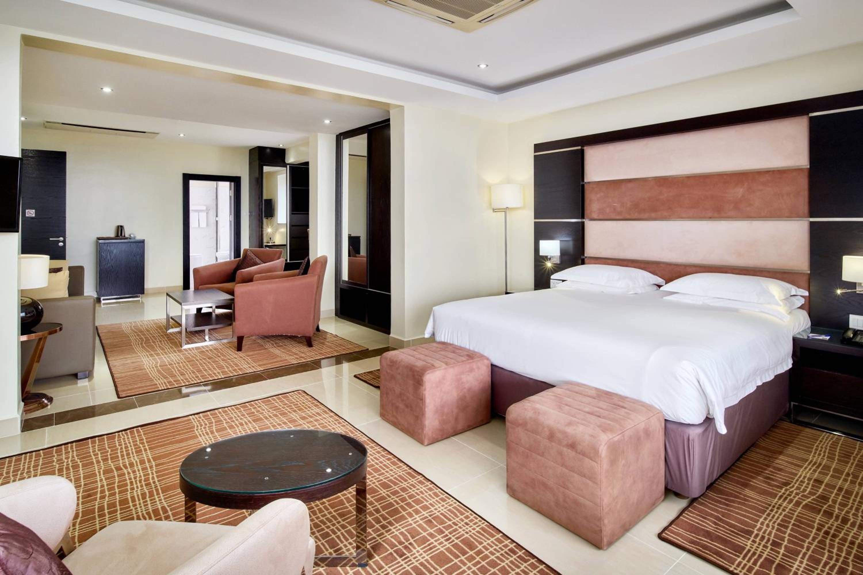 2 Bedroom Presidential Suite, City View, Balcony photo 2