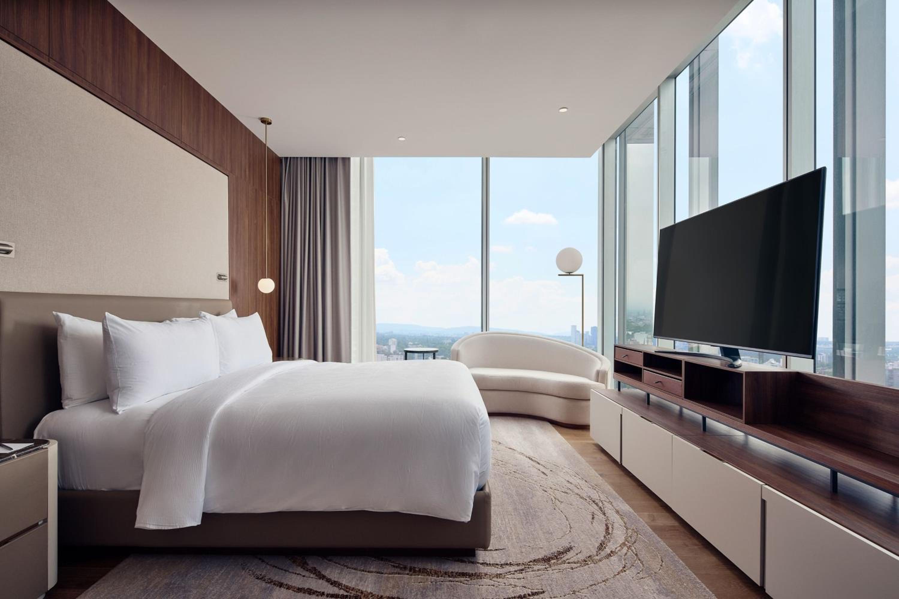 Junior King Suite - Photo 3