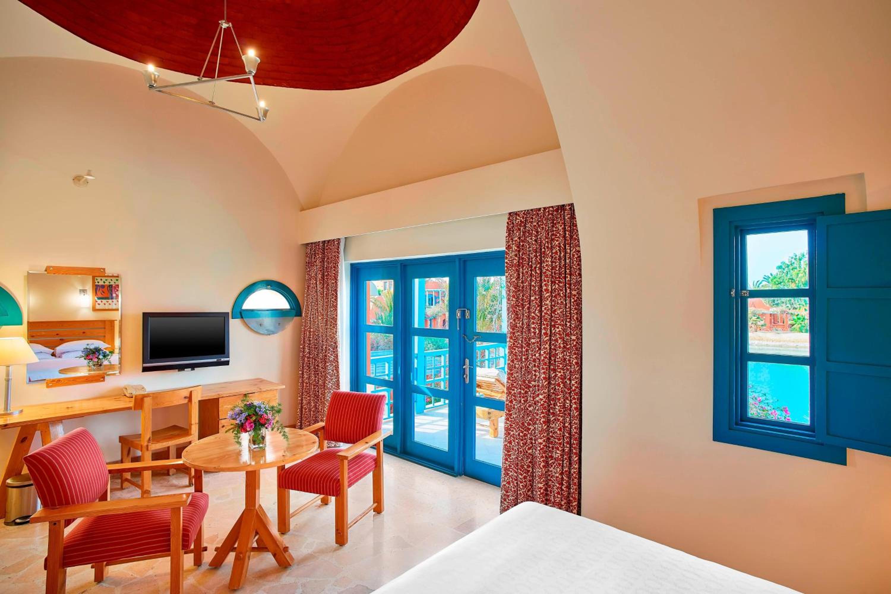 Guest room, 2 Twin/Single Bed(s), Partial sea view photo 1