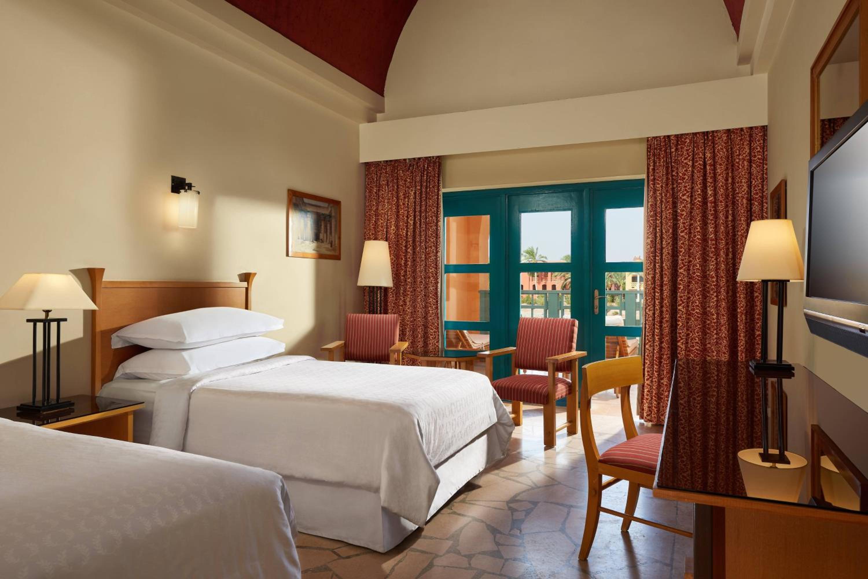 Guest room, 2 Twin/Single Bed(s), Partial sea view photo 3